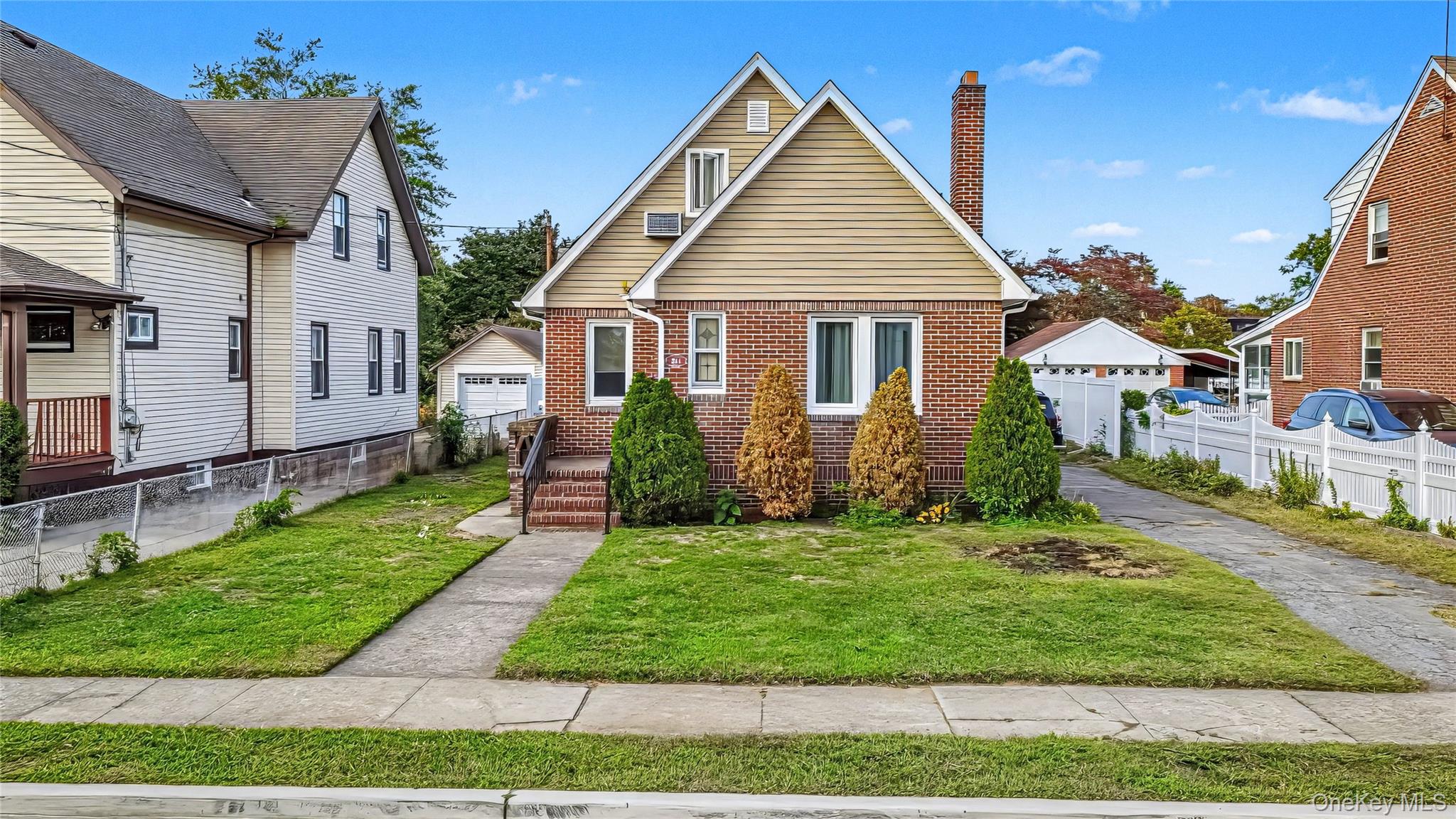 #1 photo, 211 Ash Street, ناسو Valley Stream , NY 11580