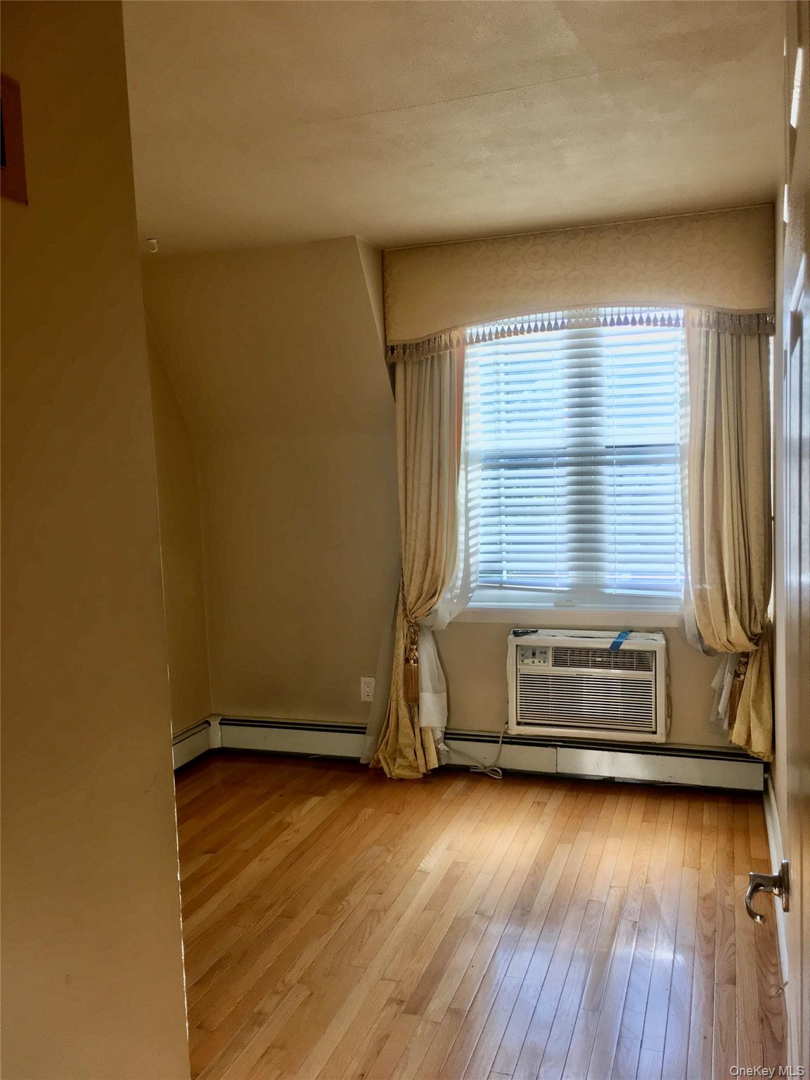 #5 photo, 14-04 Michael Place, Bayside , NY 11360