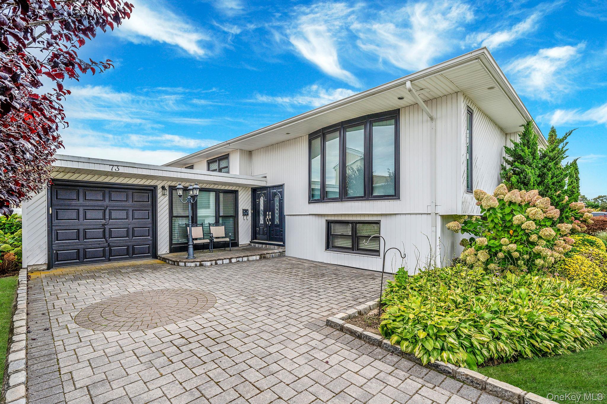 #1 photo, 73 Elaine Drive, नासाउ काउंटी Oceanside , NY 11572