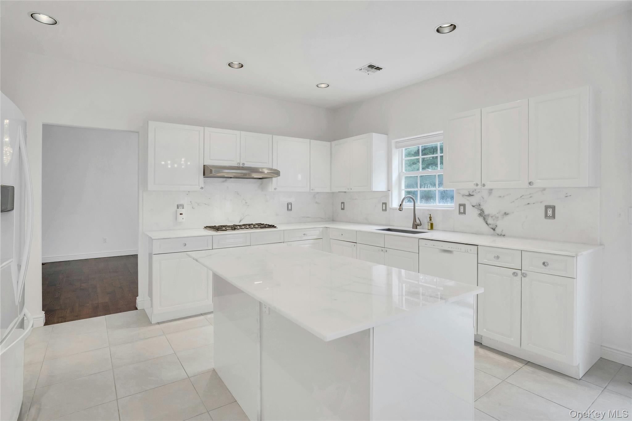 #16 photo, 2 Wisteria Lane, Lake Grove , NY 11755