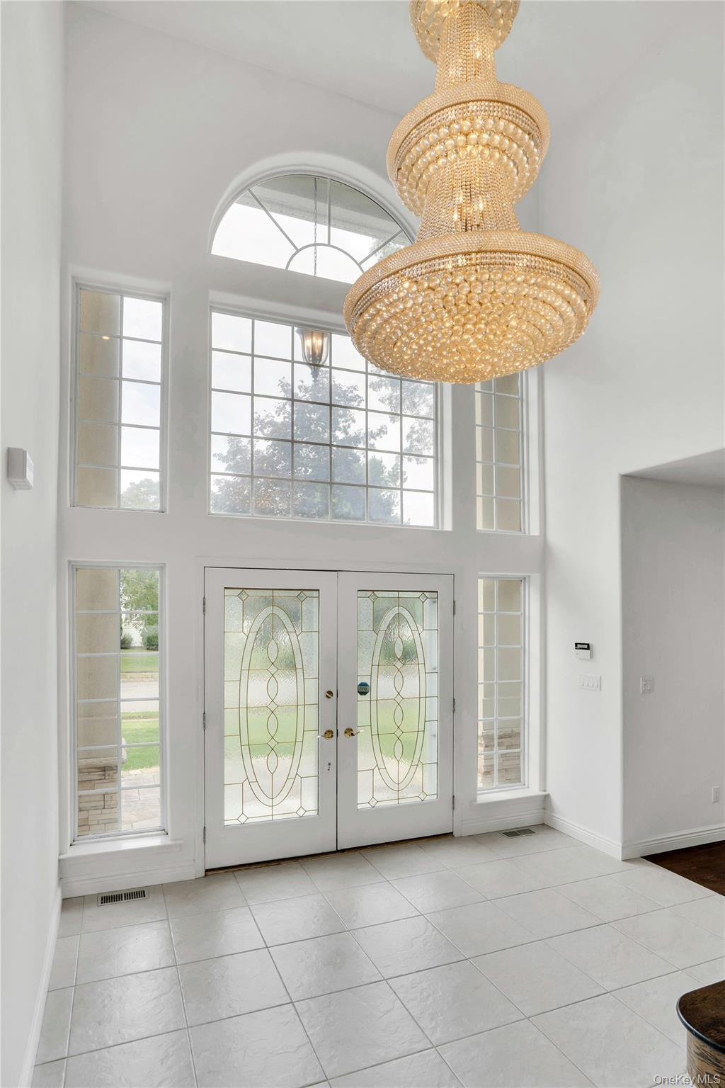 #4 photo, 2 Wisteria Lane, Lake Grove , NY 11755