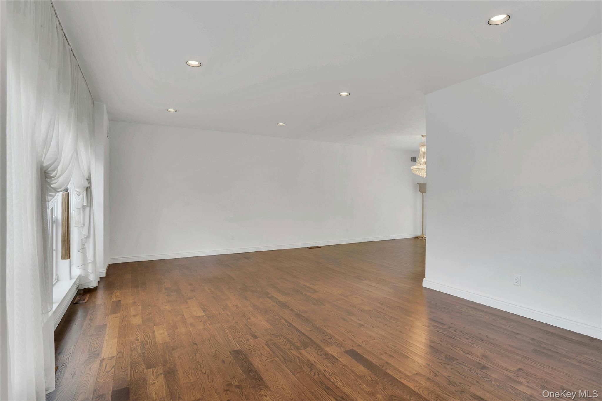 #5 photo, 2 Wisteria Lane, Lake Grove , NY 11755