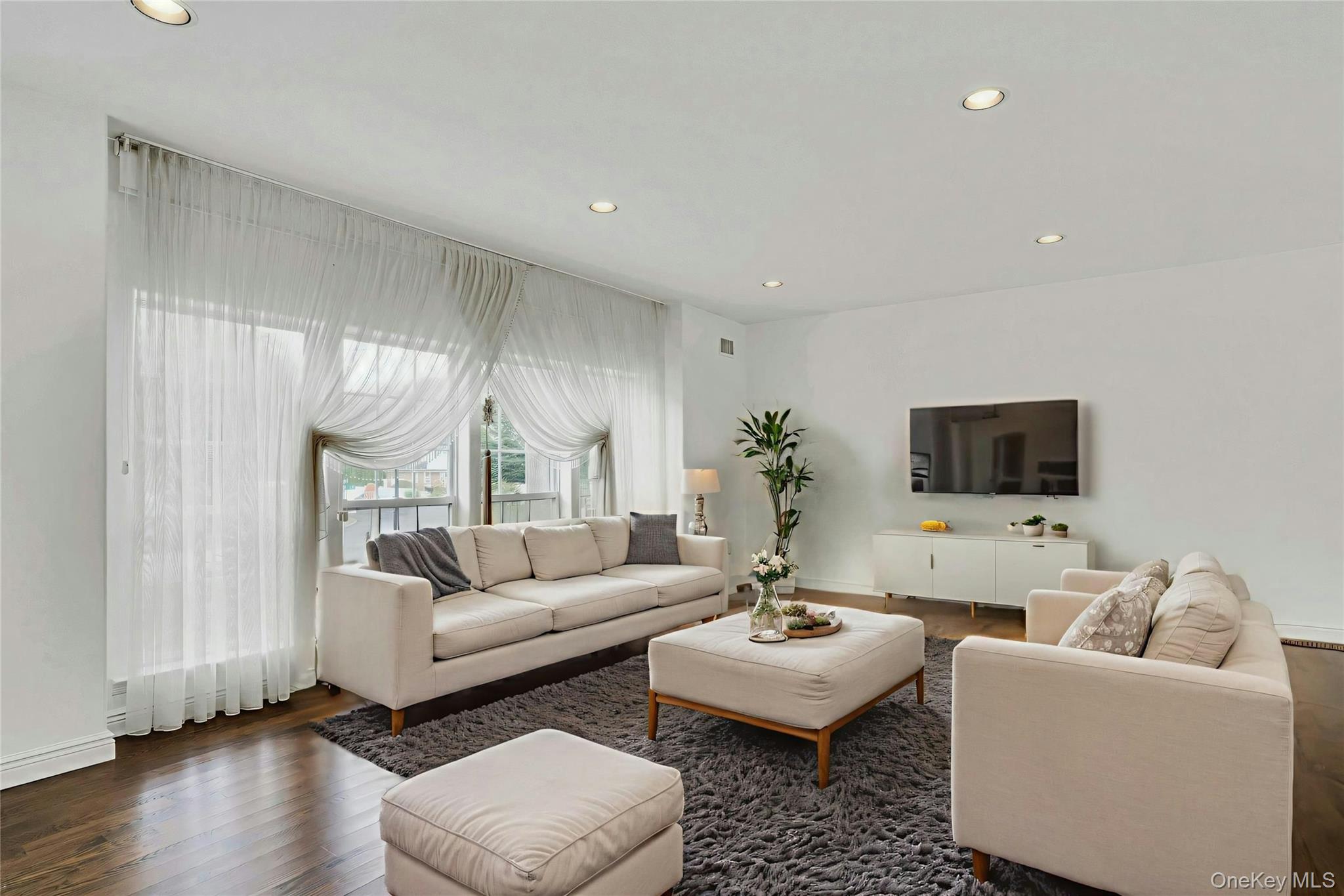 #8 photo, 2 Wisteria Lane, Lake Grove , NY 11755