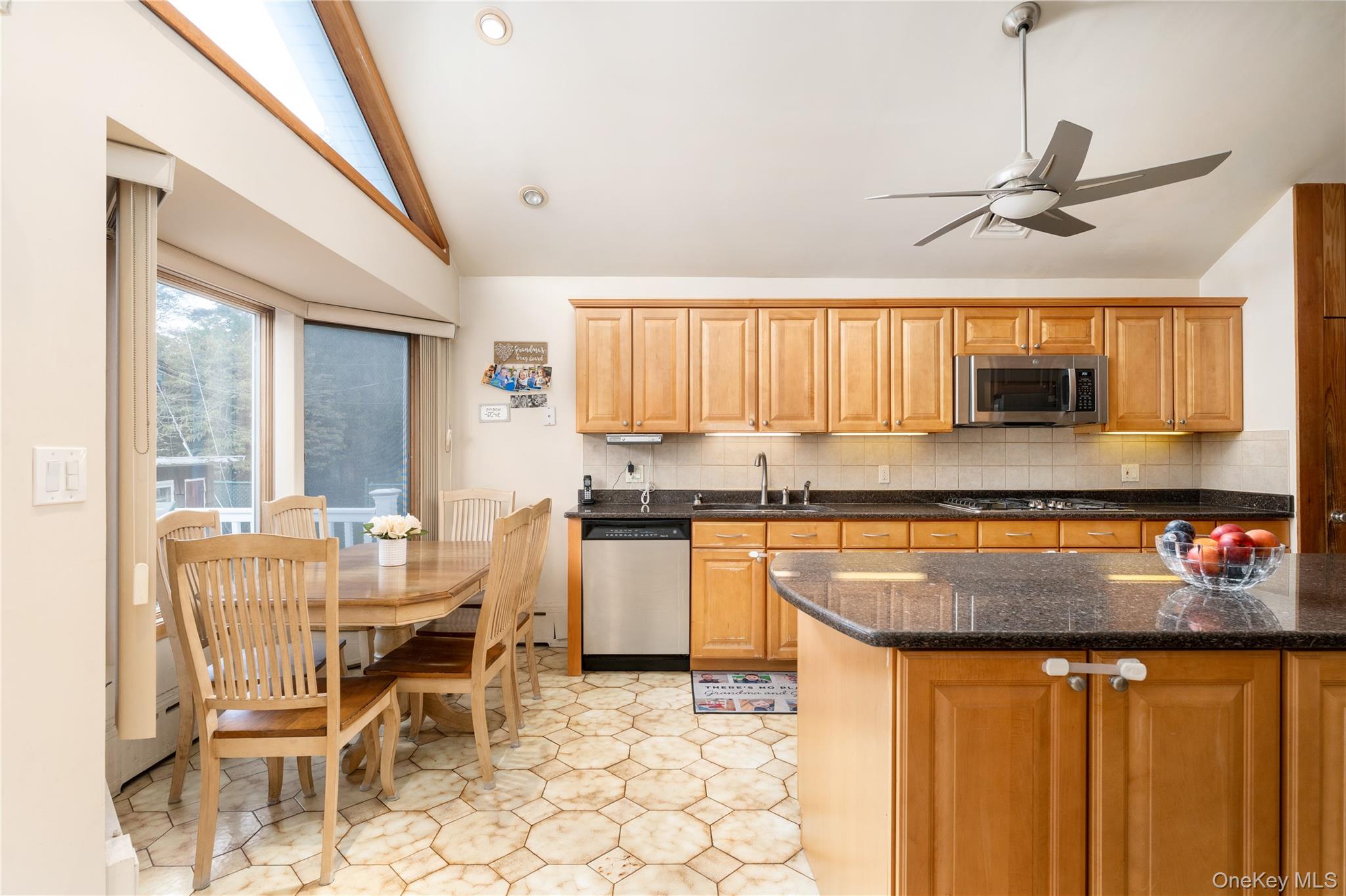 #12 photo, 11 Eaton Road, Syosset , NY 11791