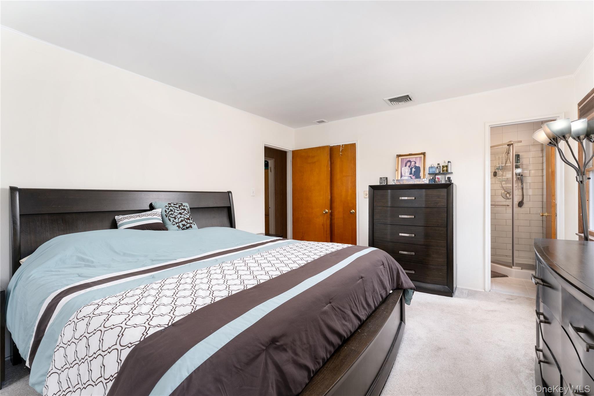 #18 photo, 11 Eaton Road, Syosset , NY 11791