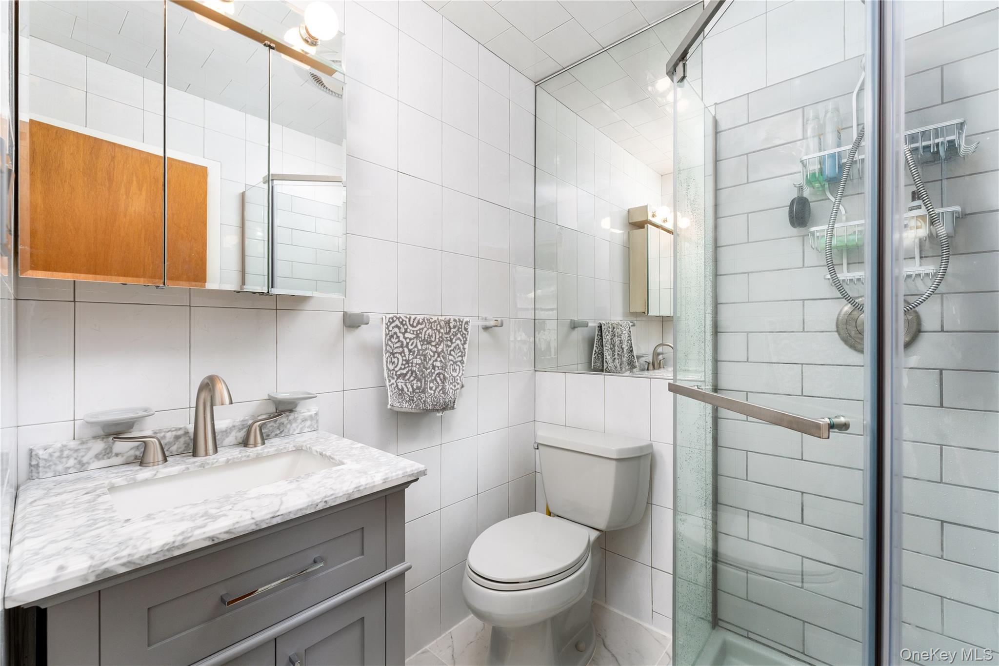 #19 photo, 11 Eaton Road, Syosset , NY 11791