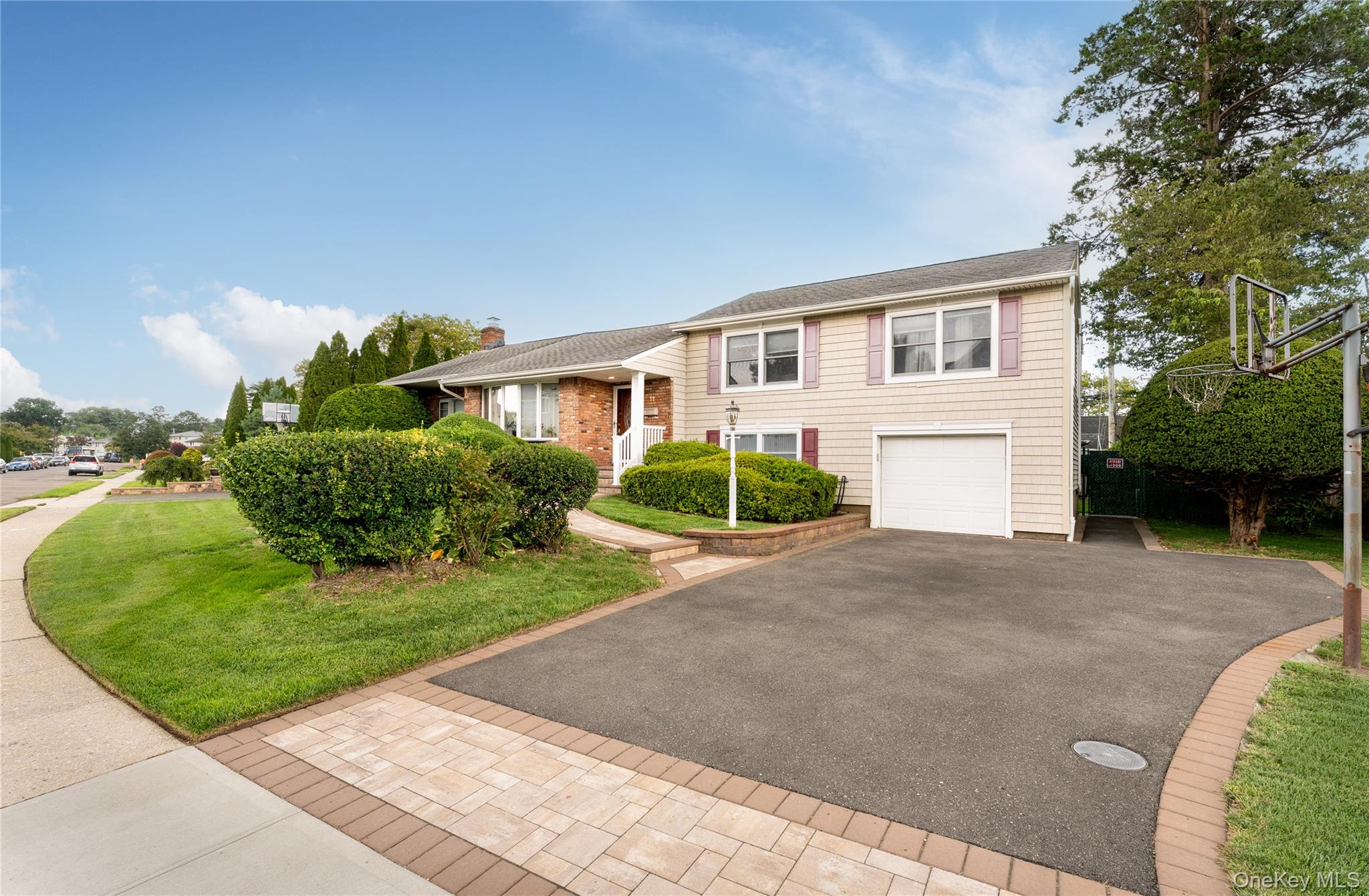 #2 photo, 11 Eaton Road, Syosset , NY 11791