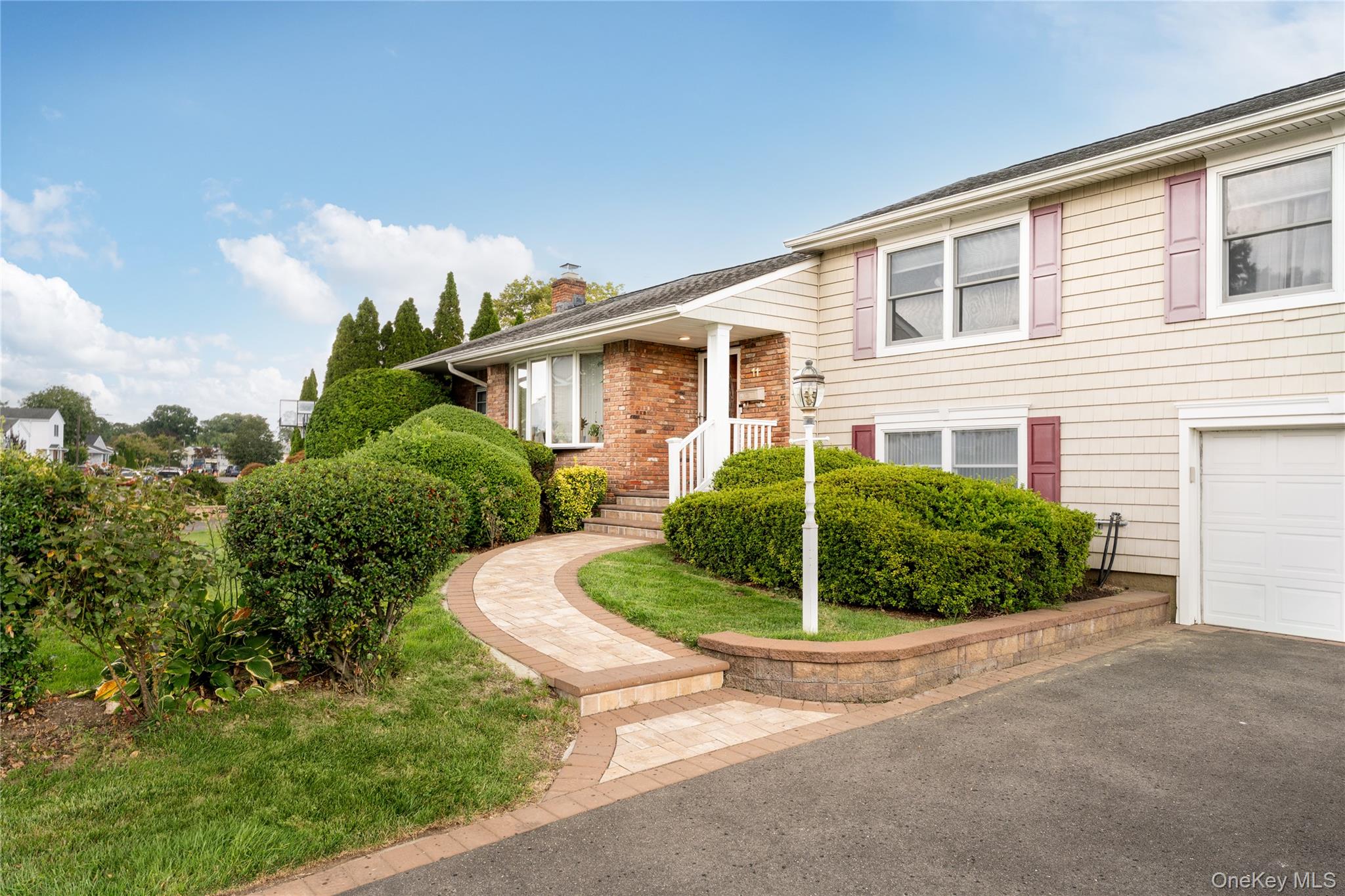 #4 photo, 11 Eaton Road, Syosset , NY 11791