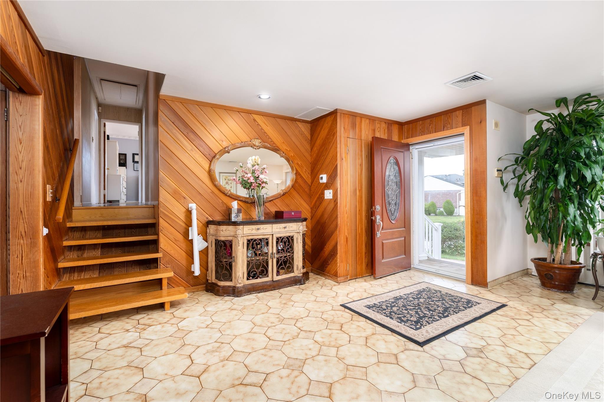 #6 photo, 11 Eaton Road, Syosset , NY 11791