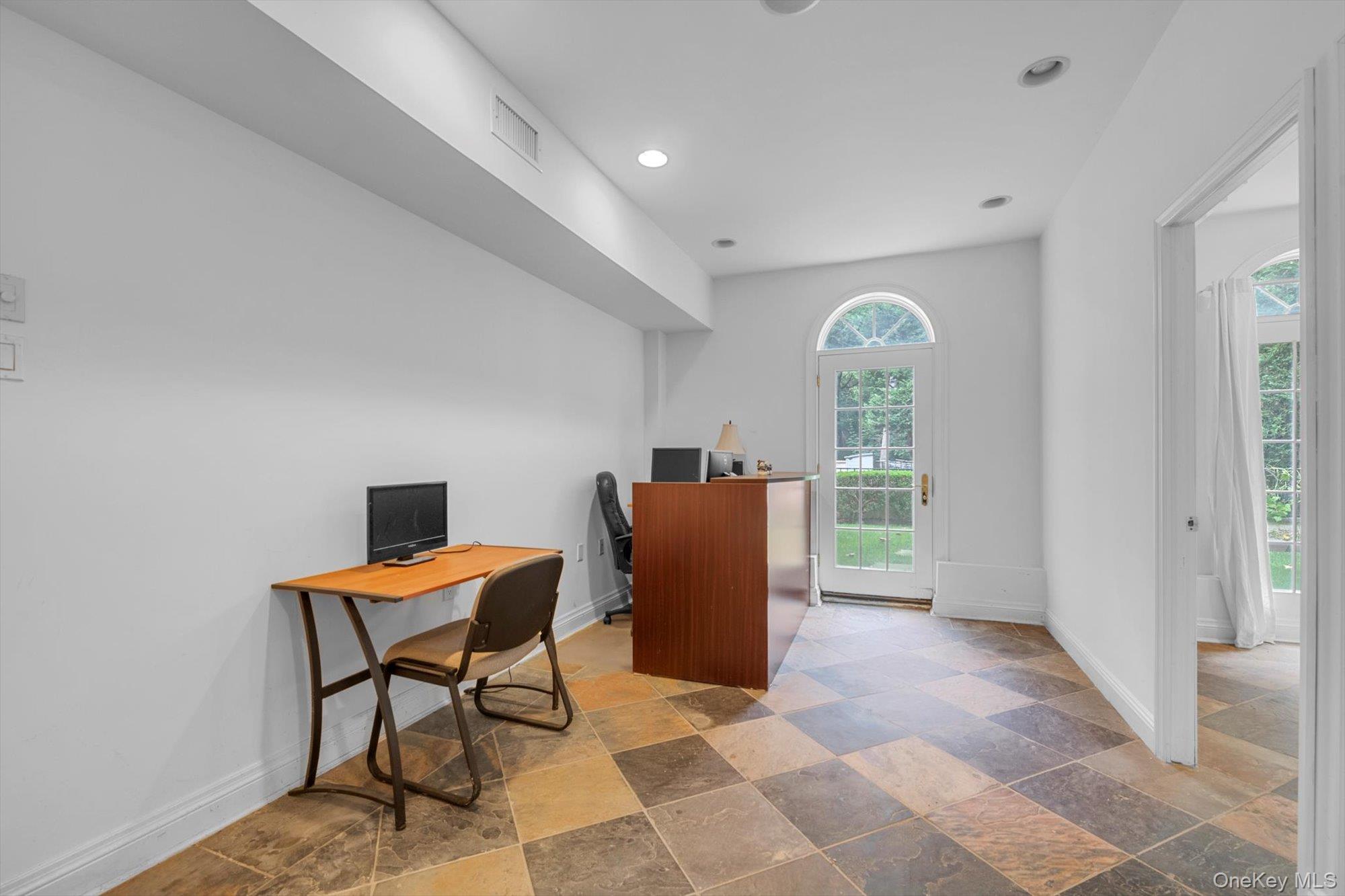 #19 photo, 87 Arleigh Road, Great Neck , NY 11021