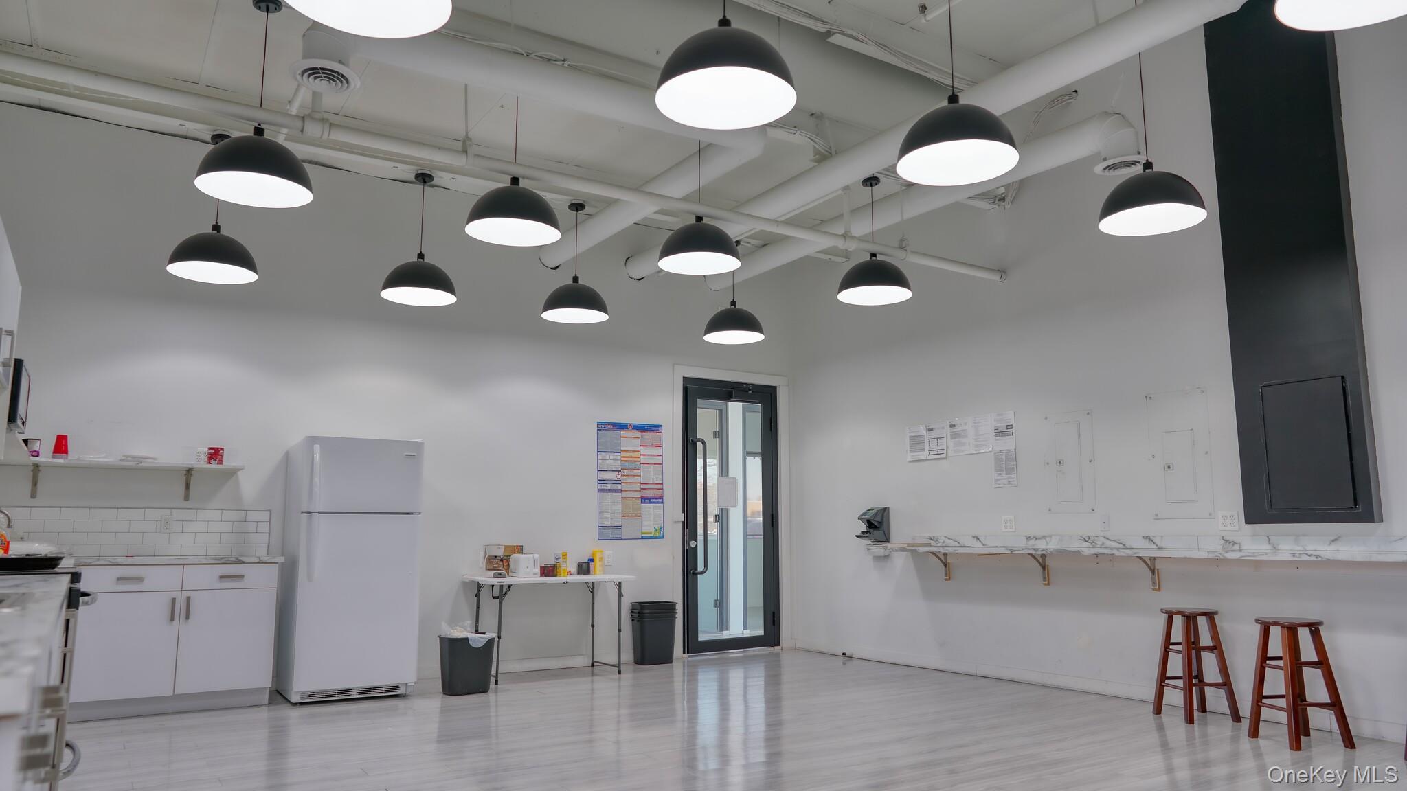 #2 photo, 30 Commercial Court, ナッソー郡 Plainview , NY 11803