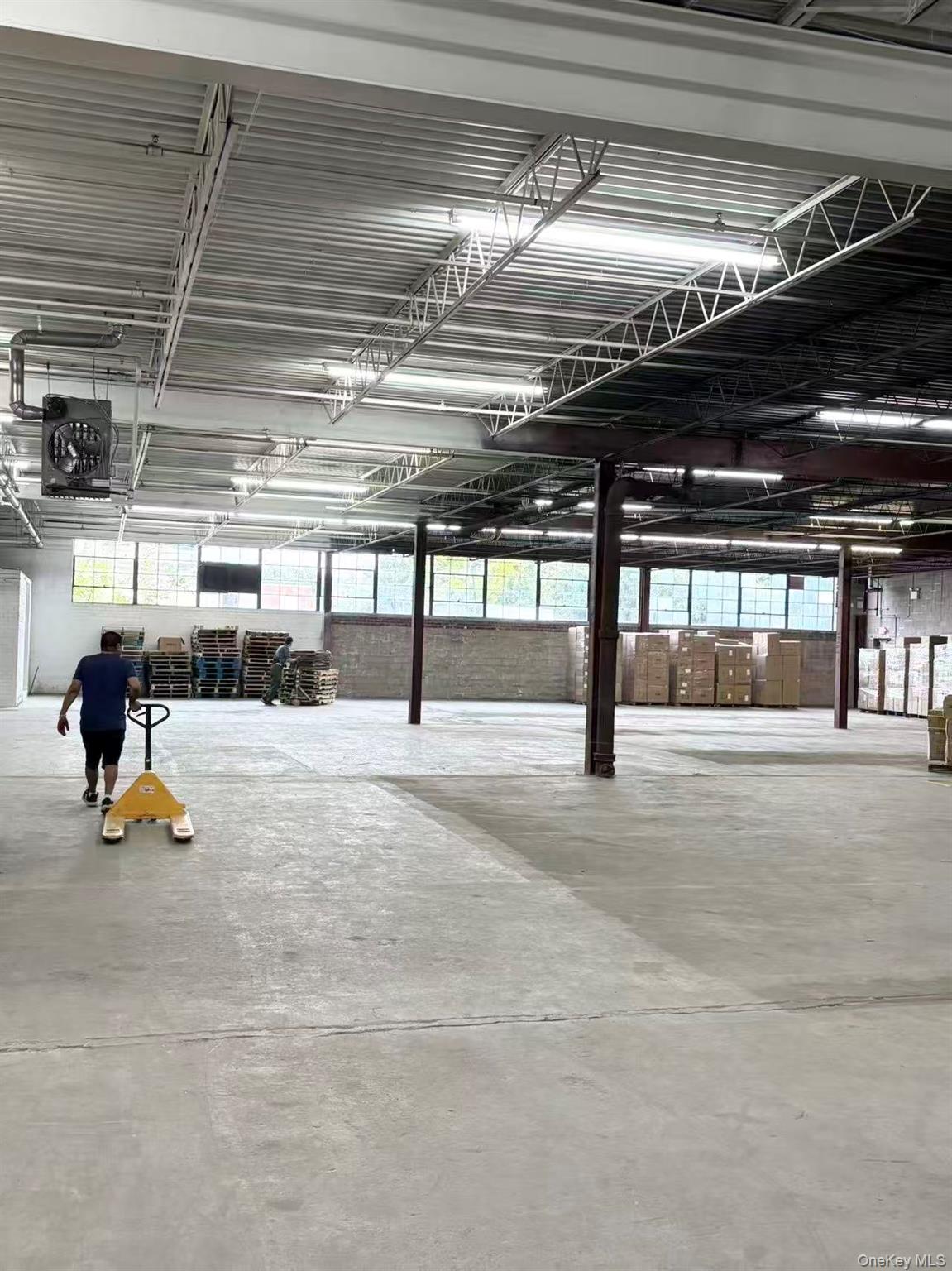 #4 photo, 30 Commercial Court, ナッソー郡 Plainview , NY 11803