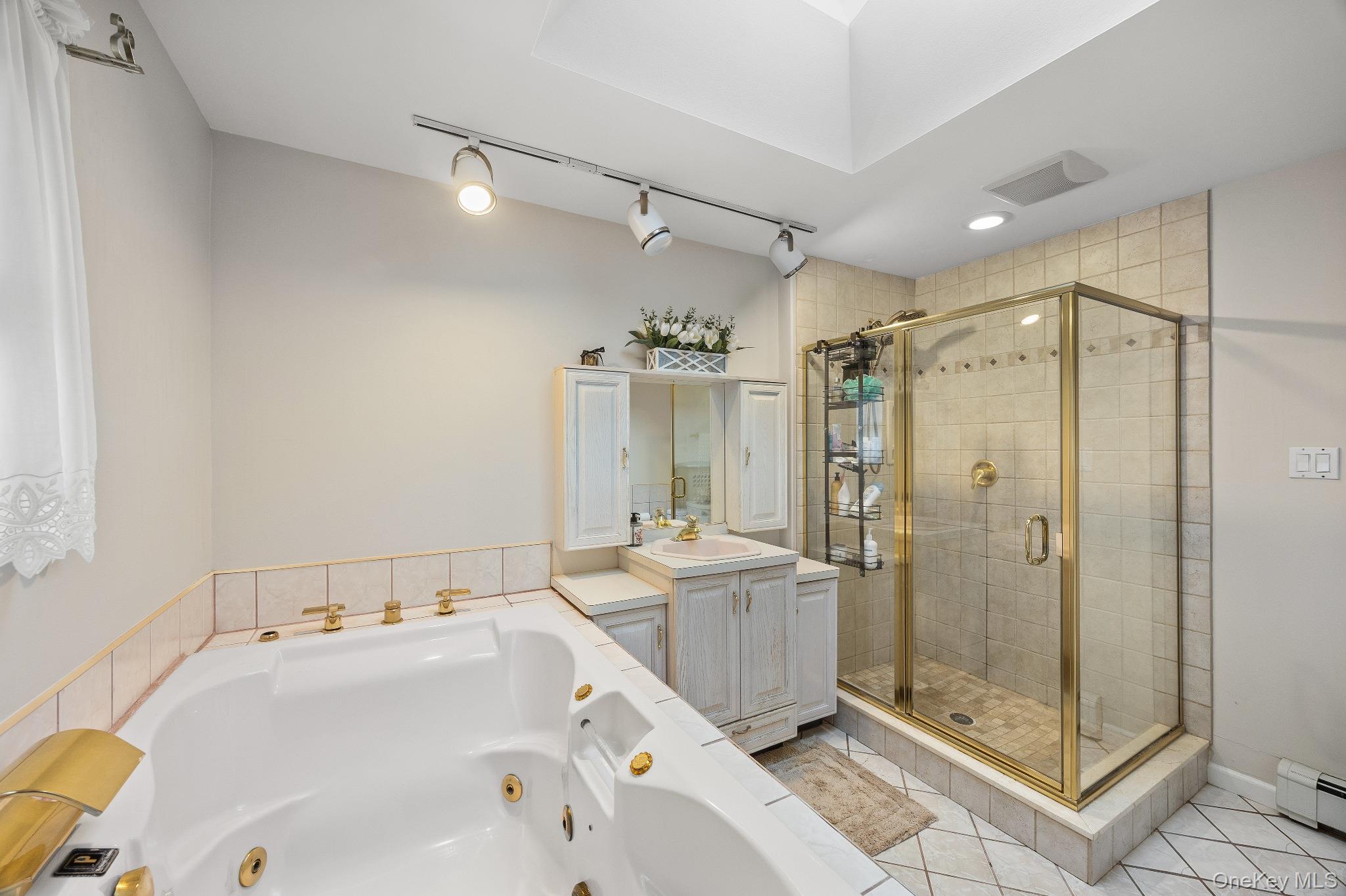 #19 photo, 461 Wolf Hill Road, Dix Hills , NY 11746