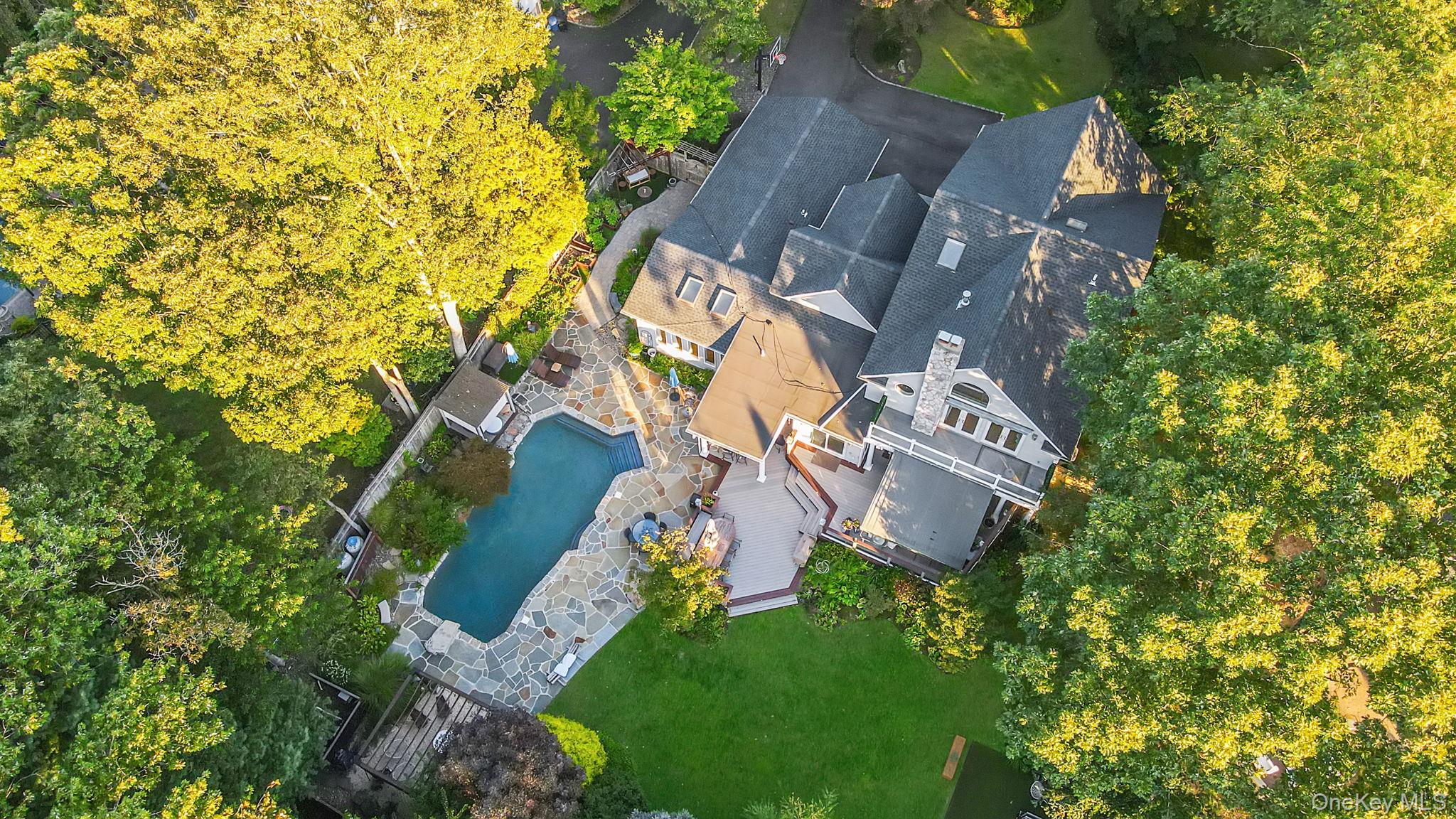 #1 photo, 84 McCulloch Drive, 东长岛 Dix小山 Dix Hills , NY 11746