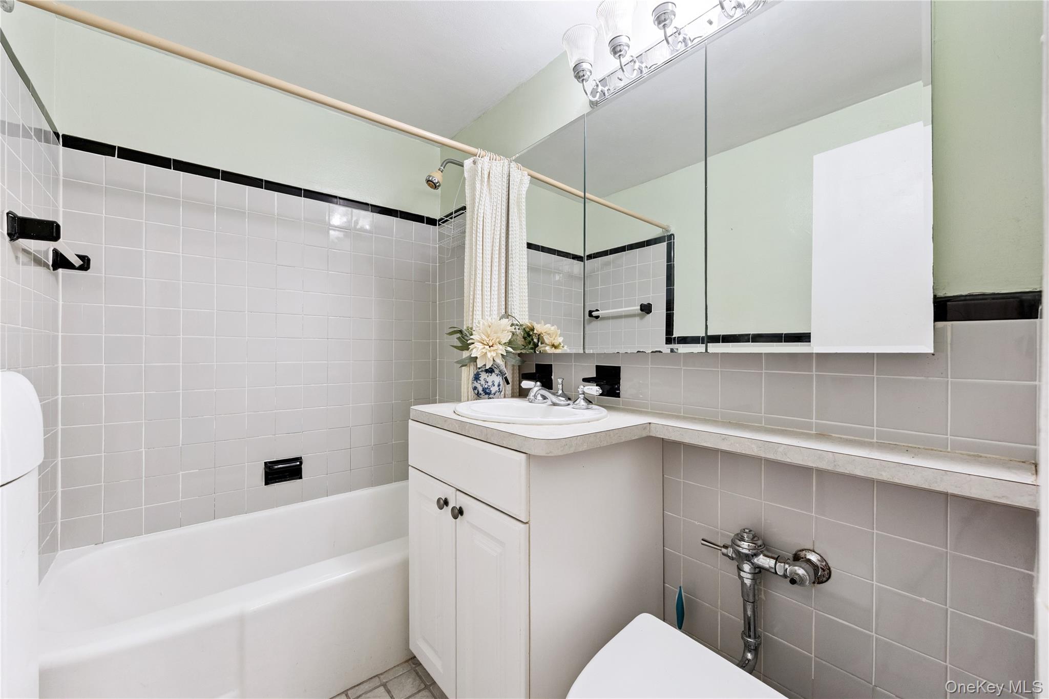 #15 photo, 110-45 Queens Blvd, クイーンズ区 Forest Hills , NY 11375