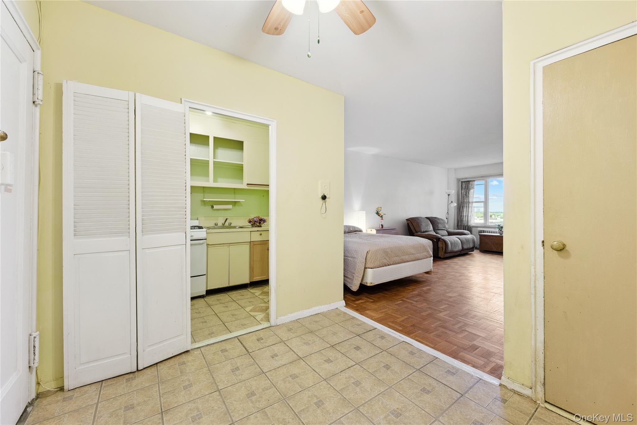 #5 photo, 110-45 Queens Blvd, クイーンズ区 Forest Hills , NY 11375