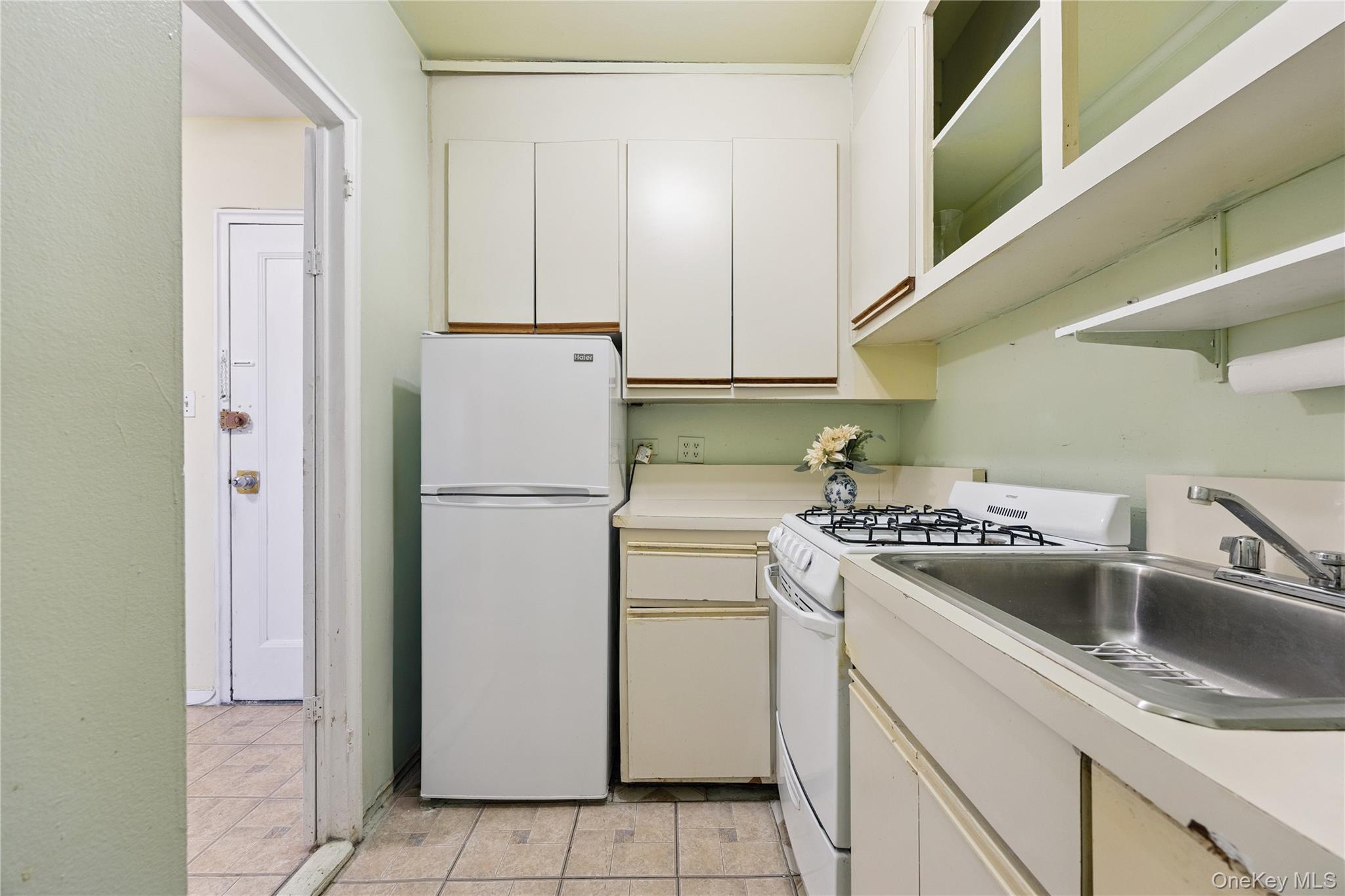 #7 photo, 110-45 Queens Blvd, クイーンズ区 Forest Hills , NY 11375