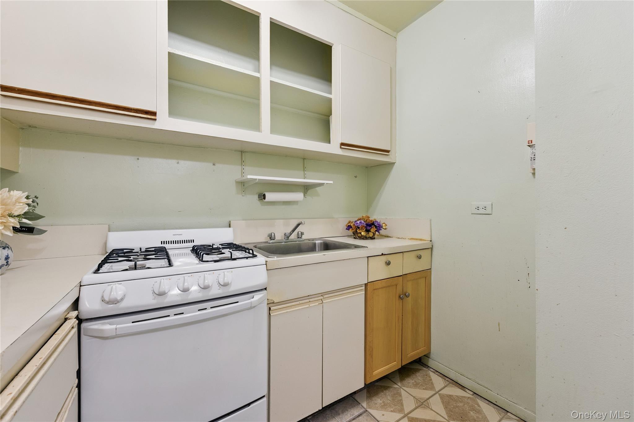 #8 photo, 110-45 Queens Blvd, クイーンズ区 Forest Hills , NY 11375