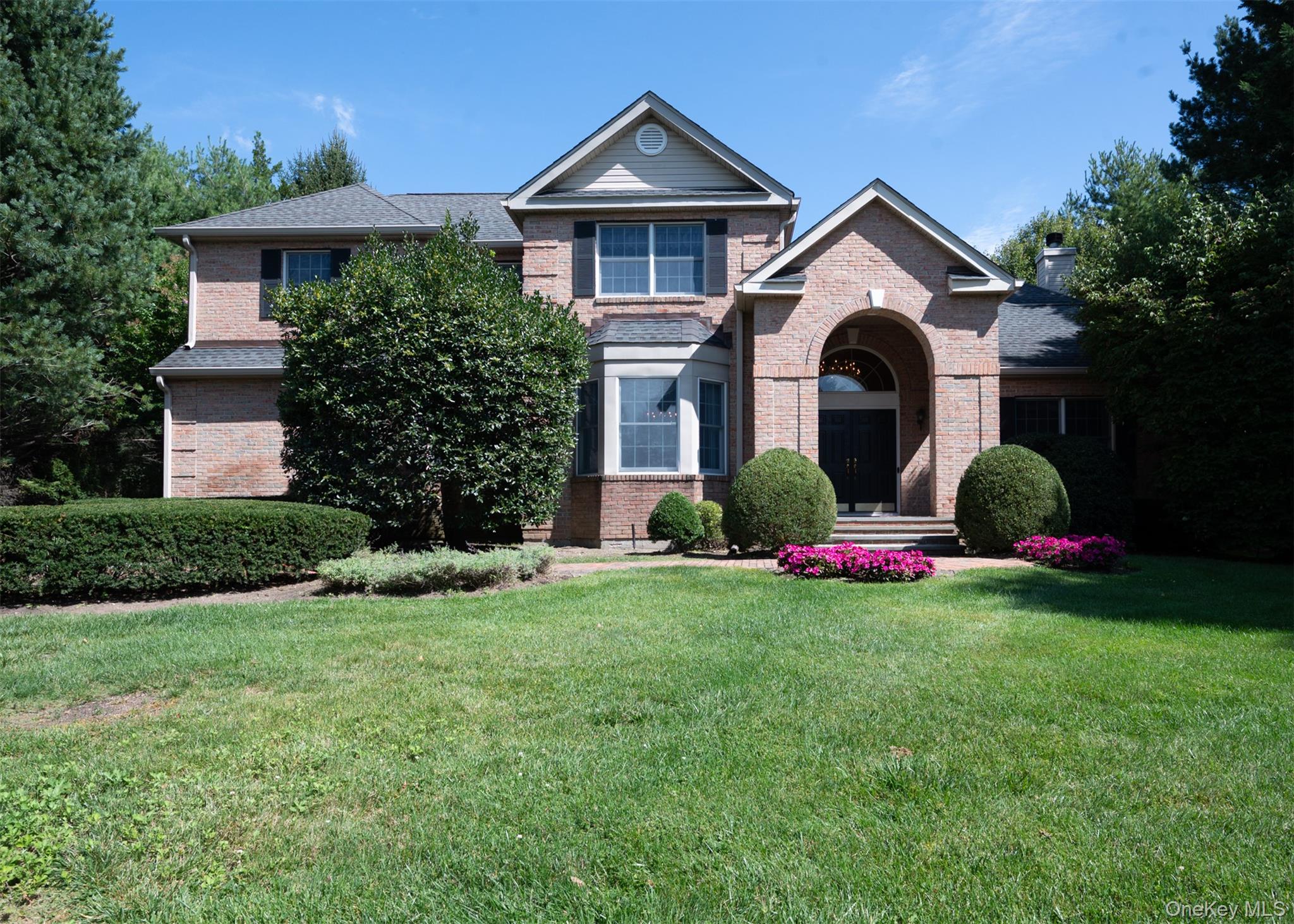 #1 photo, 12 Dupont Court, सफ़ोक काउंटी Dix Hills , NY 11746