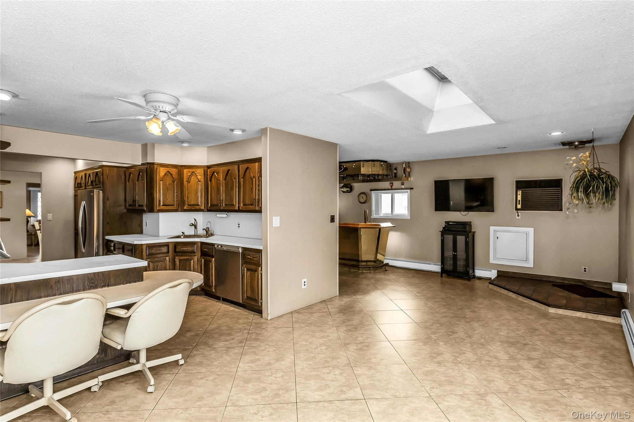 #14 photo, 2479 Tonquin Street, East Meadow , NY 11554