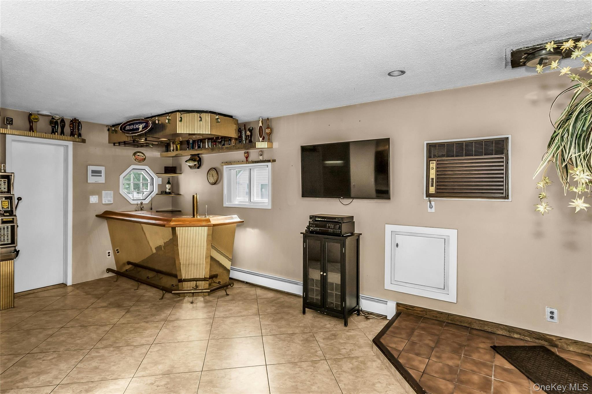 #16 photo, 2479 Tonquin Street, East Meadow , NY 11554