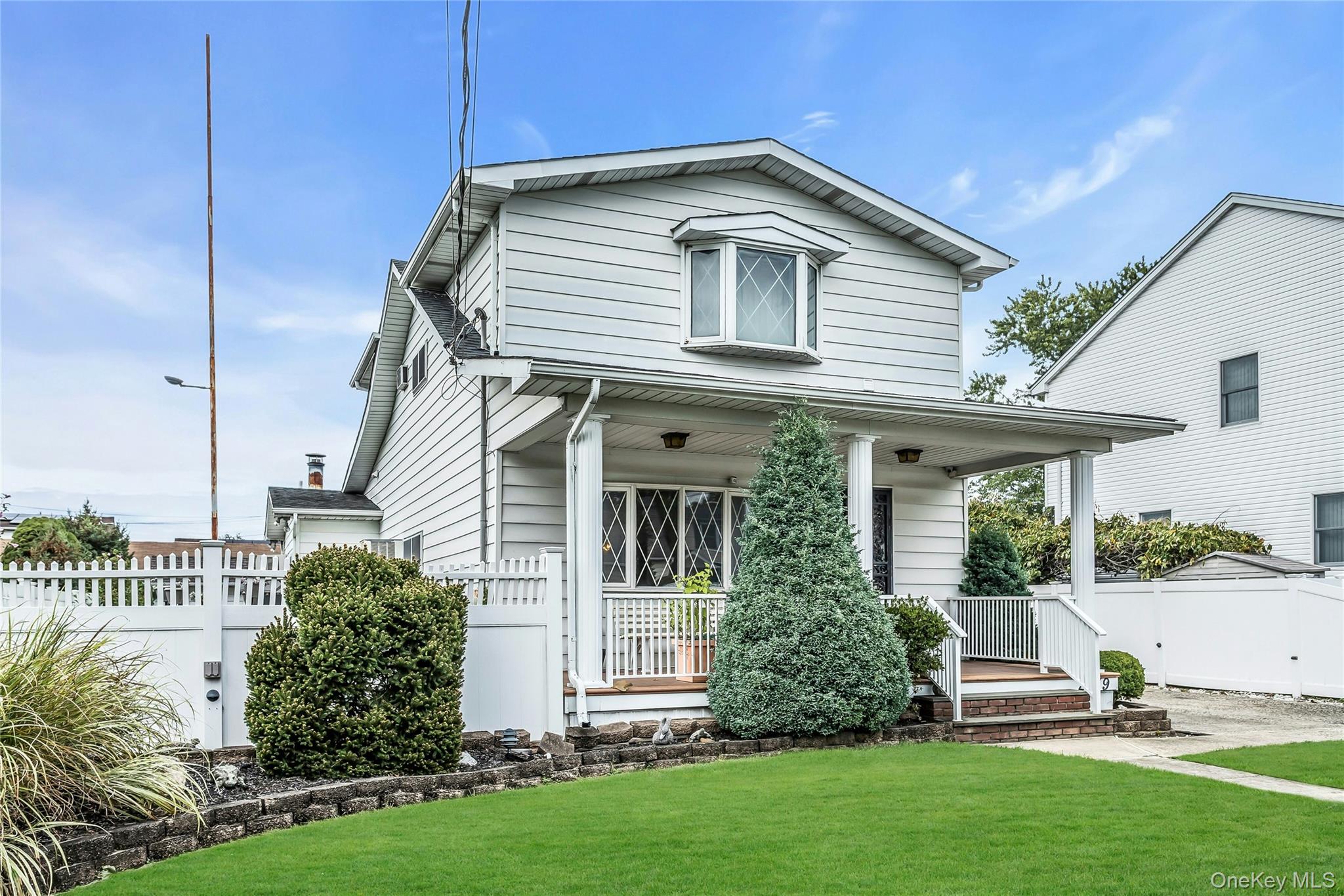 #3 photo, 2479 Tonquin Street, East Meadow , NY 11554