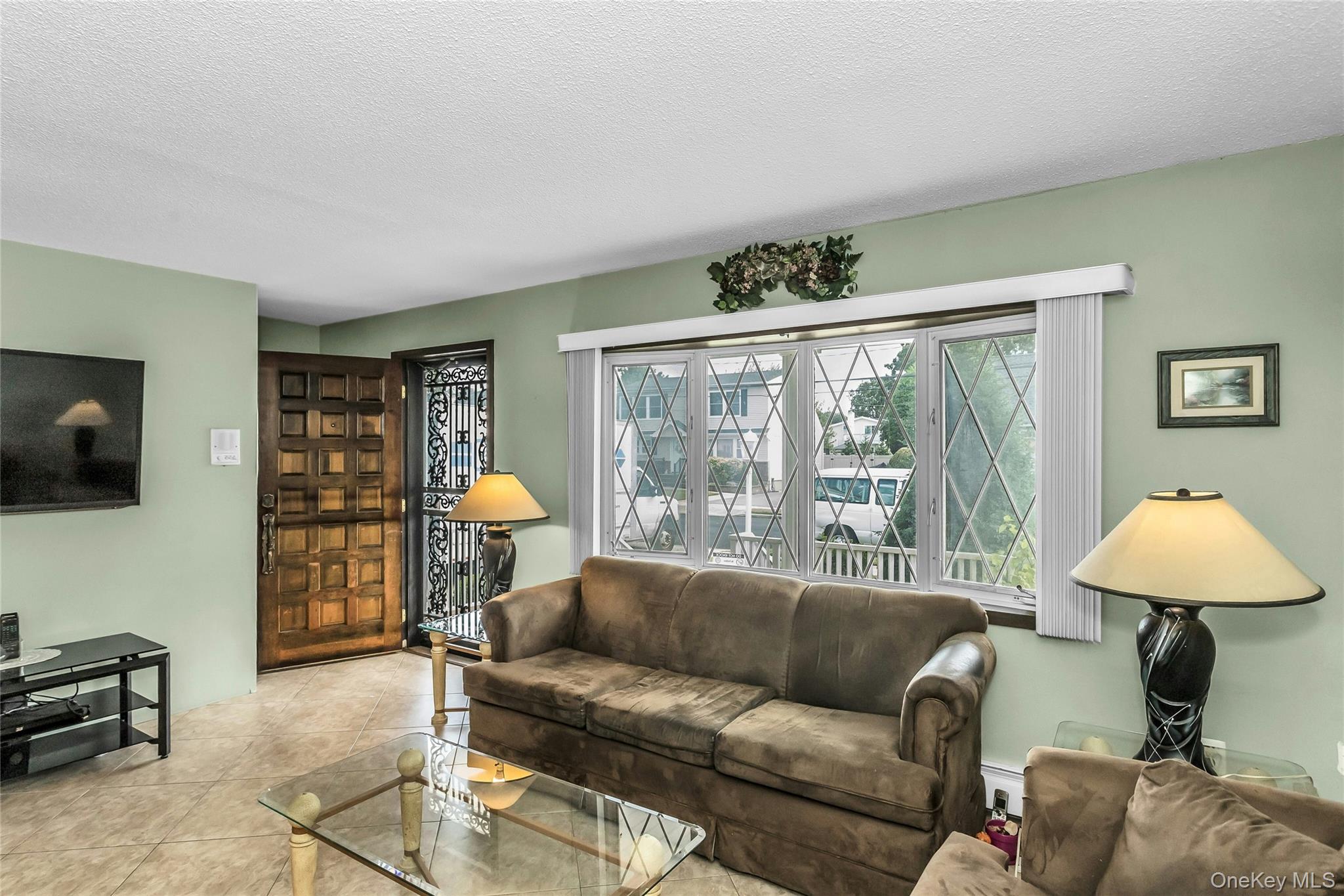 #6 photo, 2479 Tonquin Street, East Meadow , NY 11554