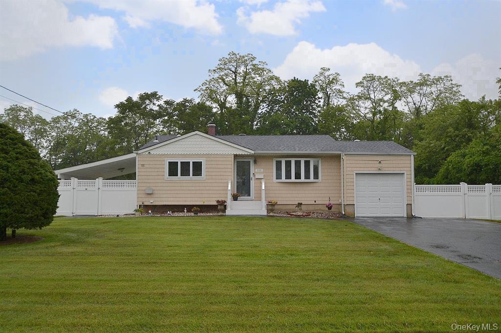 #1 photo, 608 Amsterdam Avenue, מחוז סאפוק East Patchogue , NY 11772