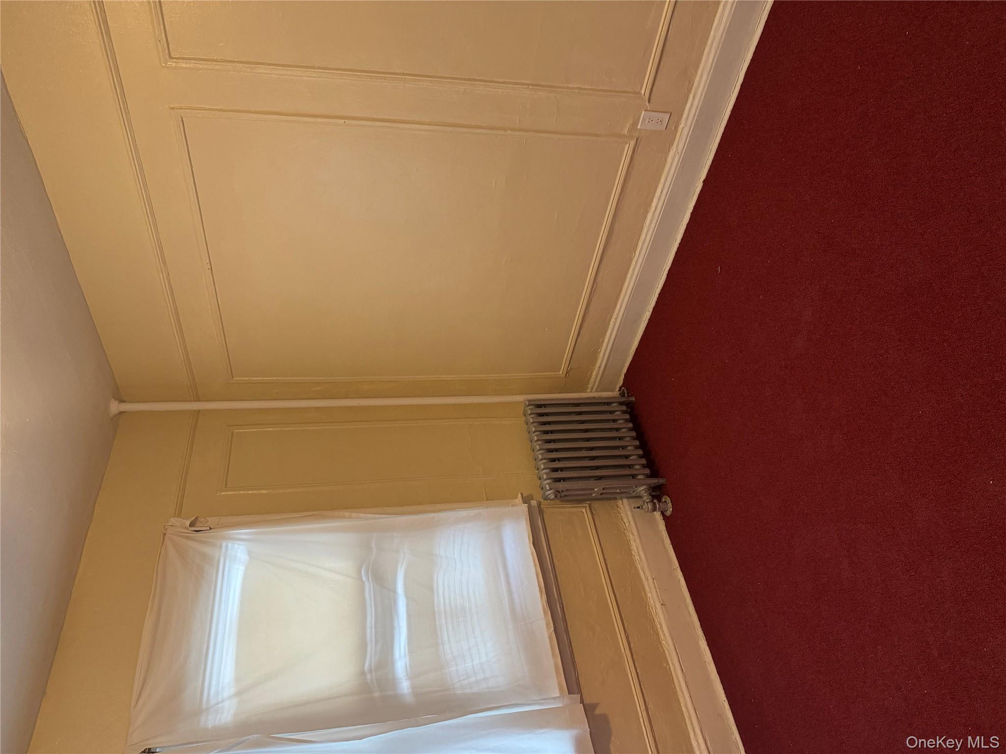 #13 photo, 927 E 219th Street, Bronx , NY 10469