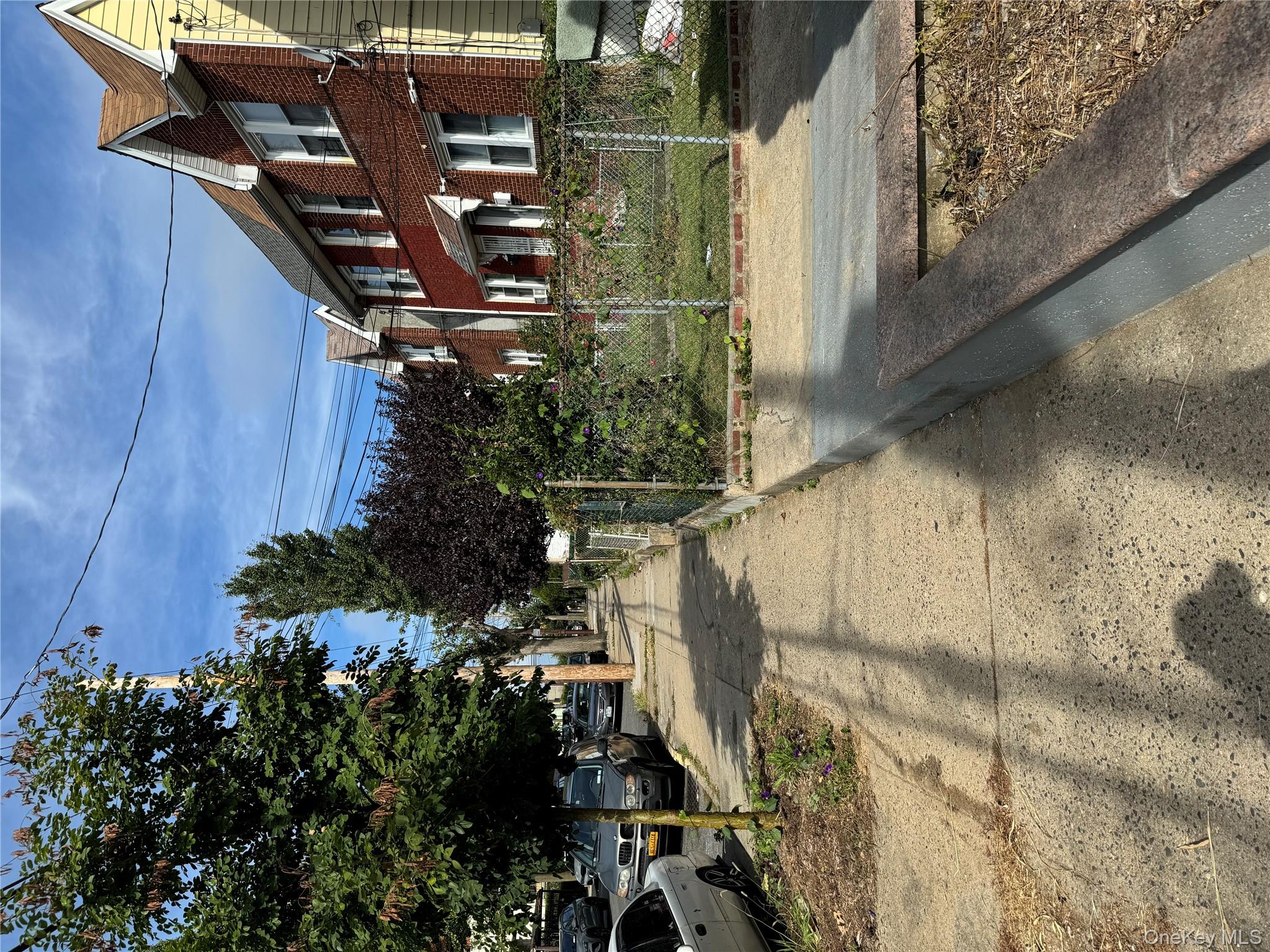 #2 photo, 927 E 219th Street, Bronx , NY 10469