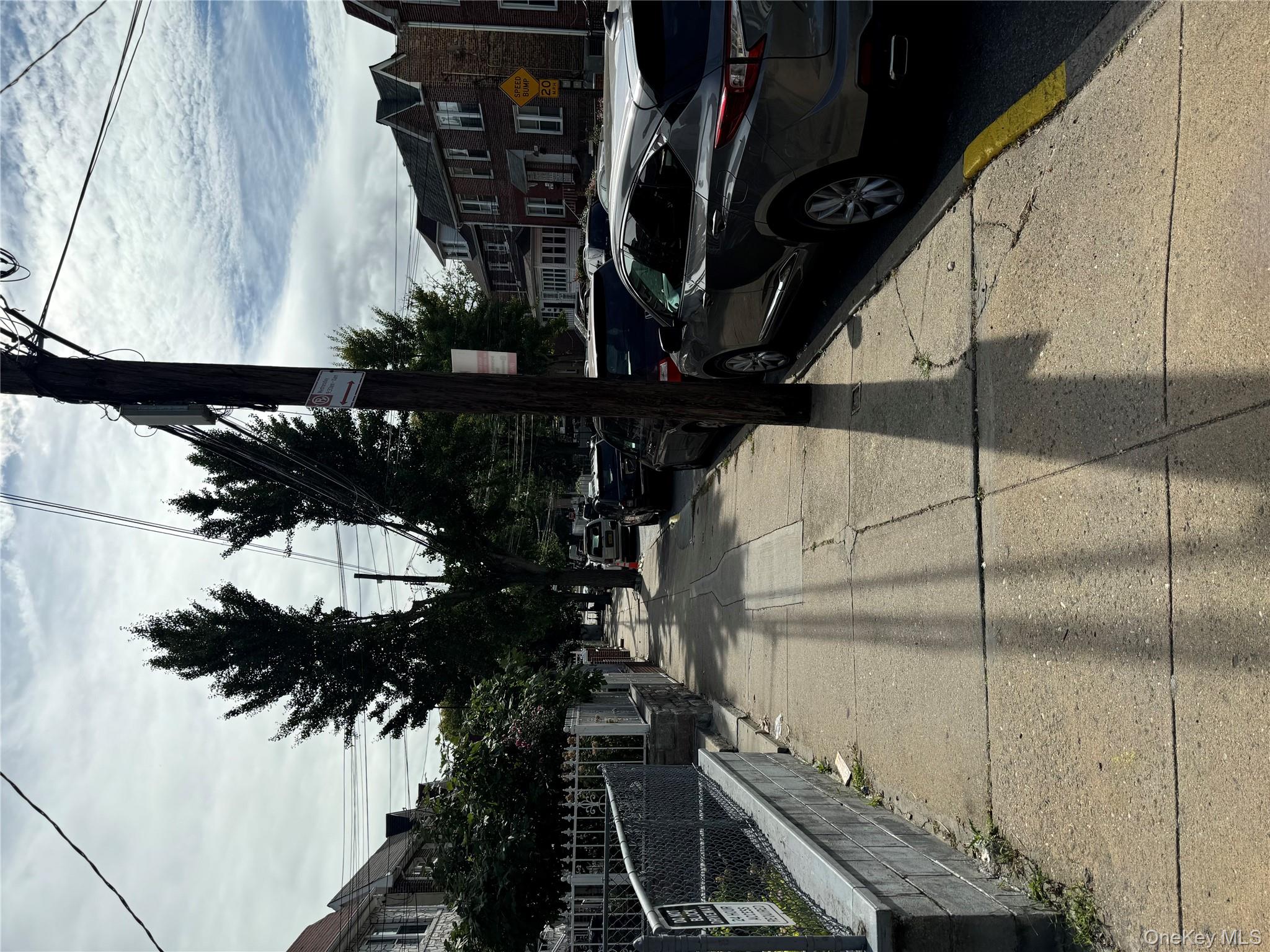 #3 photo, 927 E 219th Street, Bronx , NY 10469