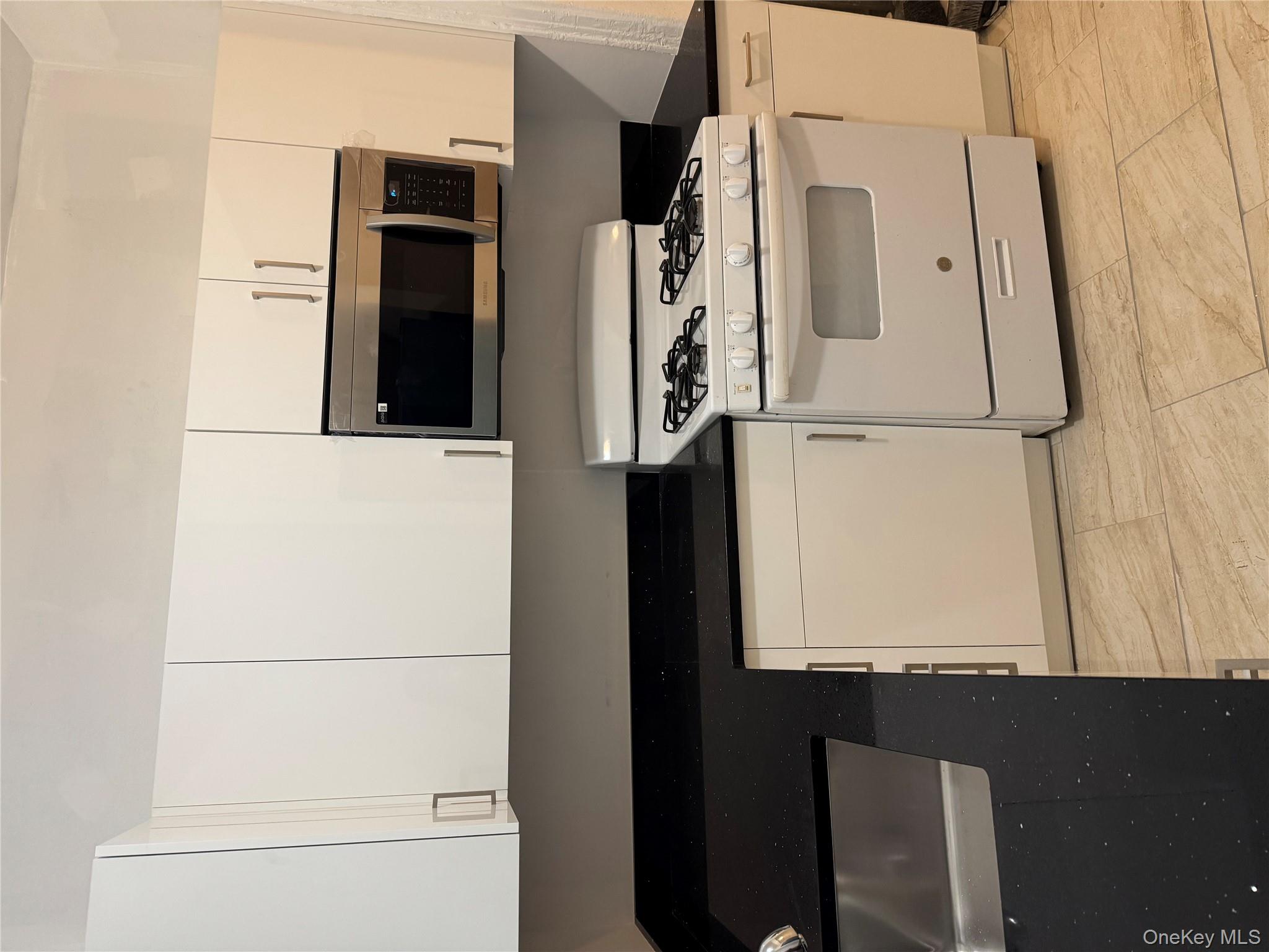 #6 photo, 927 E 219th Street, Bronx , NY 10469