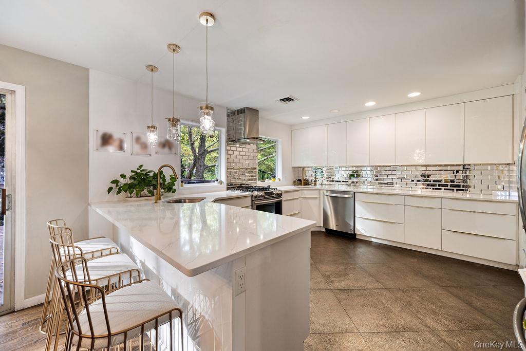 #10 photo, 6 Fairway Oval, Spring Valley , NY 10977