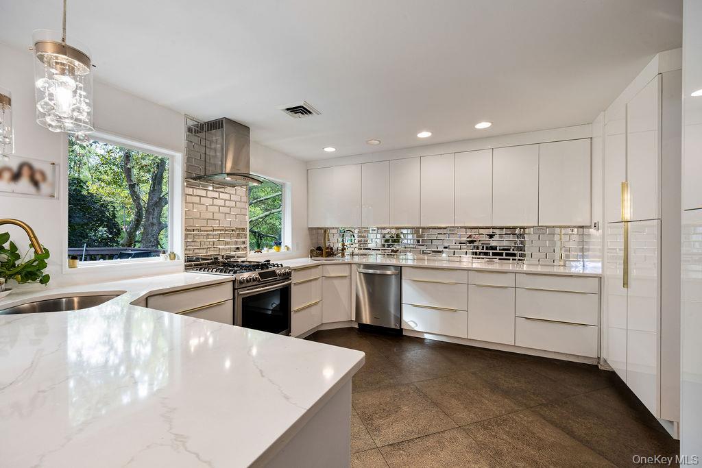 #11 photo, 6 Fairway Oval, Spring Valley , NY 10977