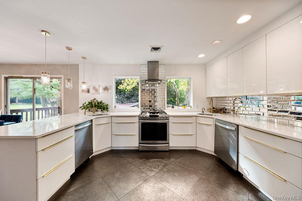 #12 photo, 6 Fairway Oval, Spring Valley , NY 10977