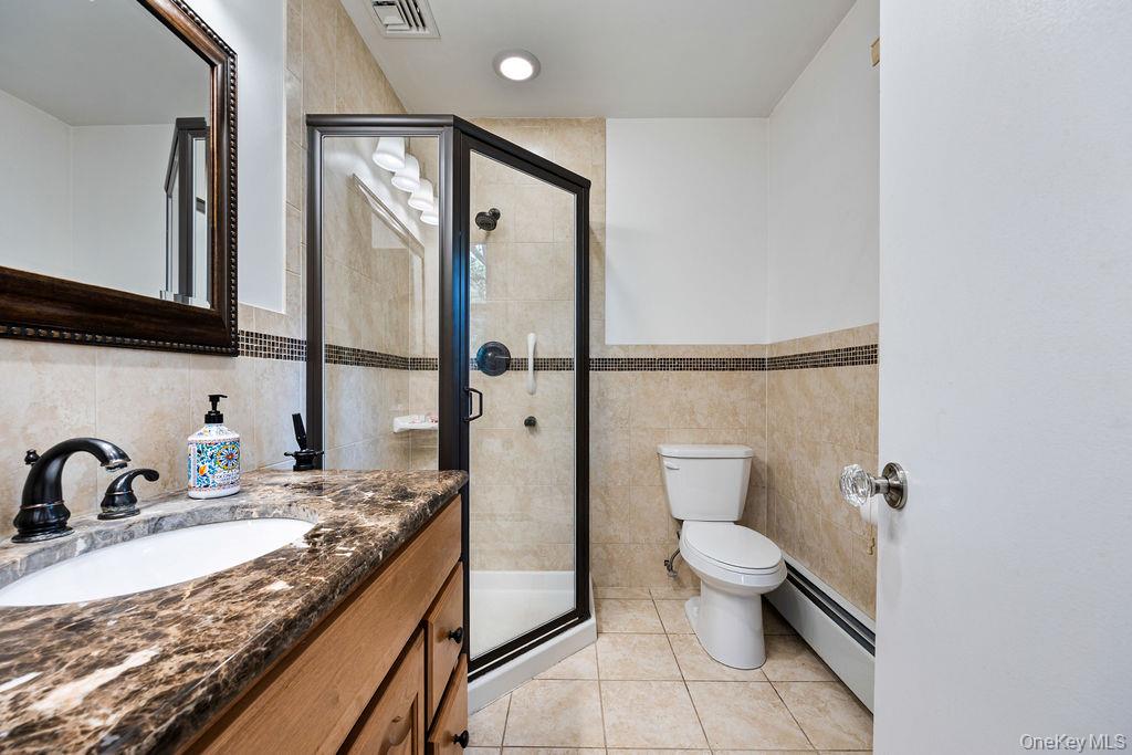 #18 photo, 6 Fairway Oval, Spring Valley , NY 10977