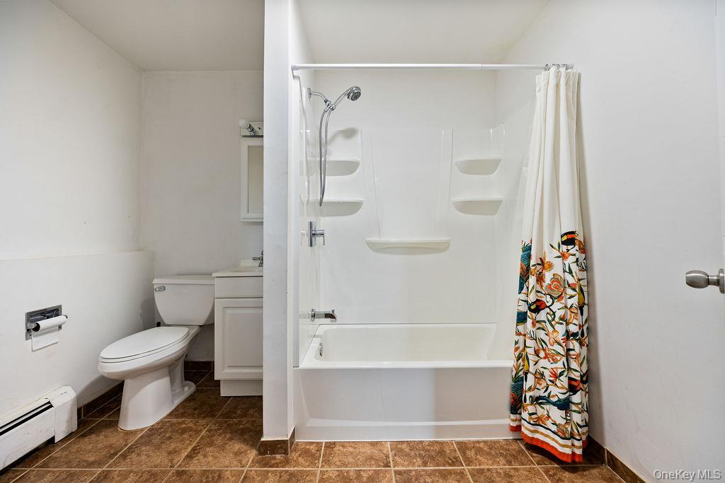 #20 photo, 6 Fairway Oval, Spring Valley , NY 10977