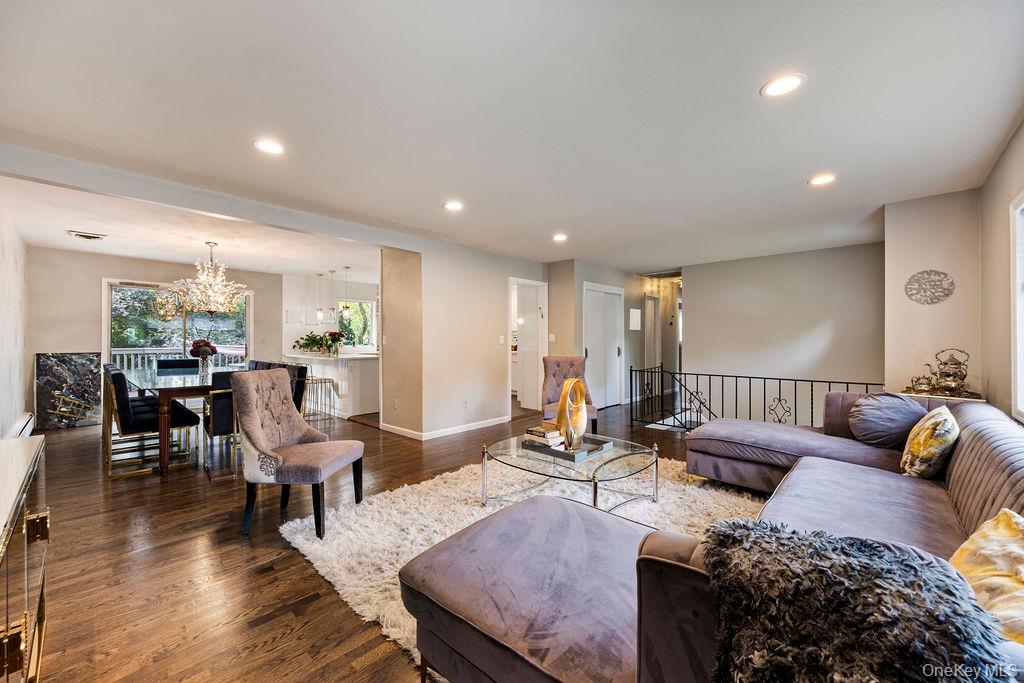 #8 photo, 6 Fairway Oval, Spring Valley , NY 10977