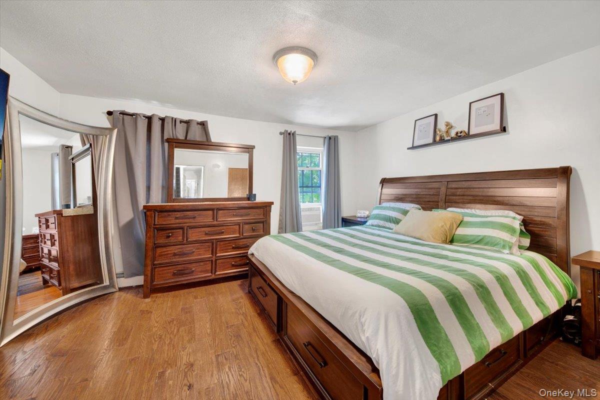 #15 photo, 4153 Gunther Avenue, Bronx , NY 10466