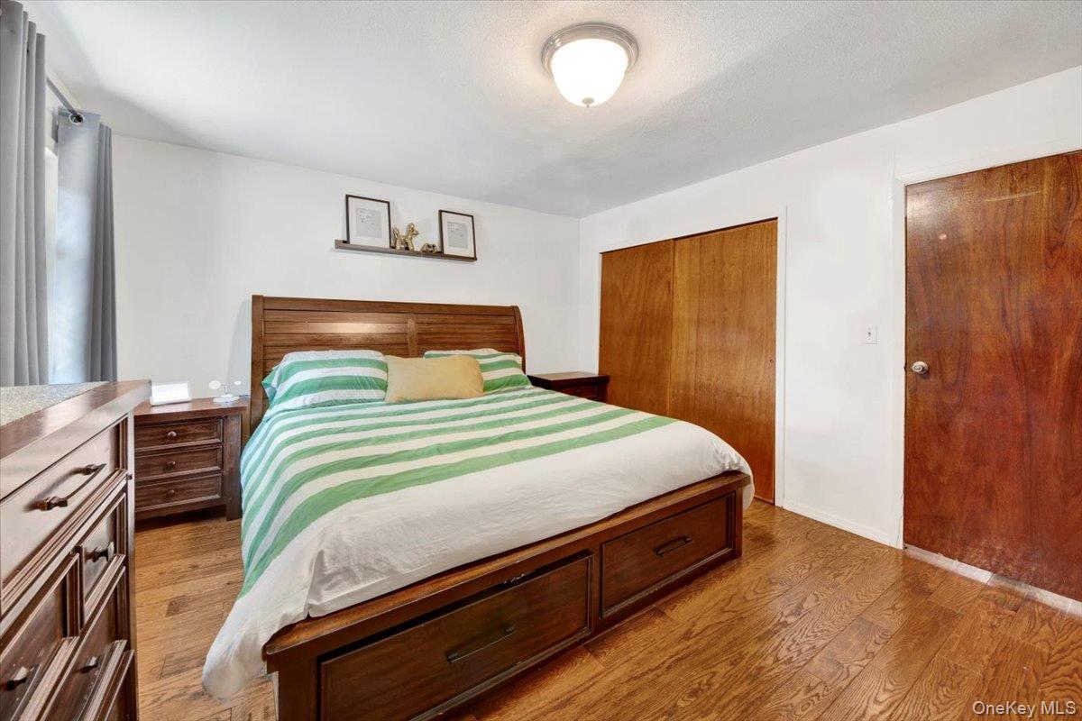 #16 photo, 4153 Gunther Avenue, Bronx , NY 10466