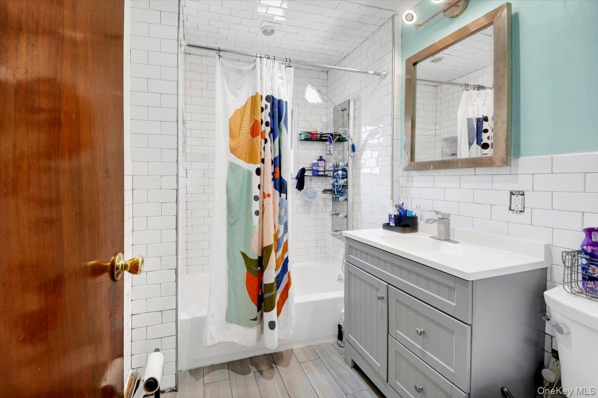 #17 photo, 4153 Gunther Avenue, Bronx , NY 10466