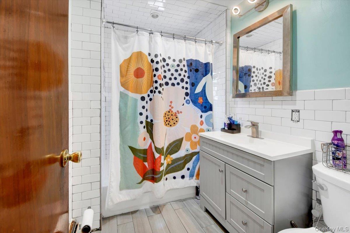 #18 photo, 4153 Gunther Avenue, Bronx , NY 10466