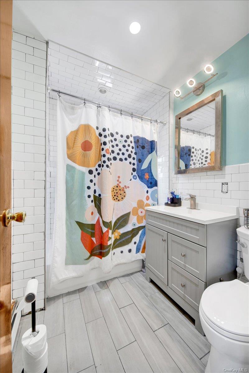 #19 photo, 4153 Gunther Avenue, Bronx , NY 10466