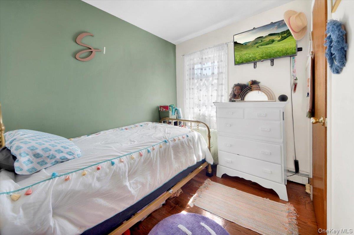 #20 photo, 4153 Gunther Avenue, Bronx , NY 10466