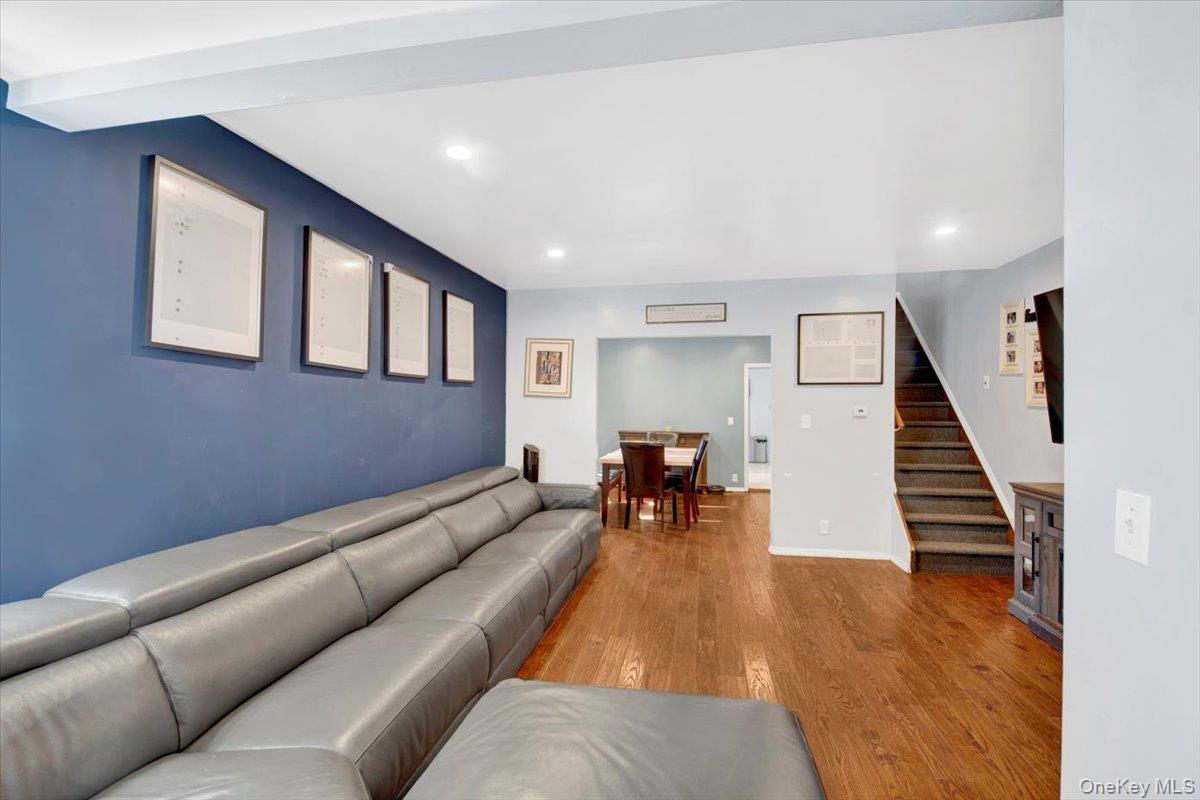 #4 photo, 4153 Gunther Avenue, Bronx , NY 10466