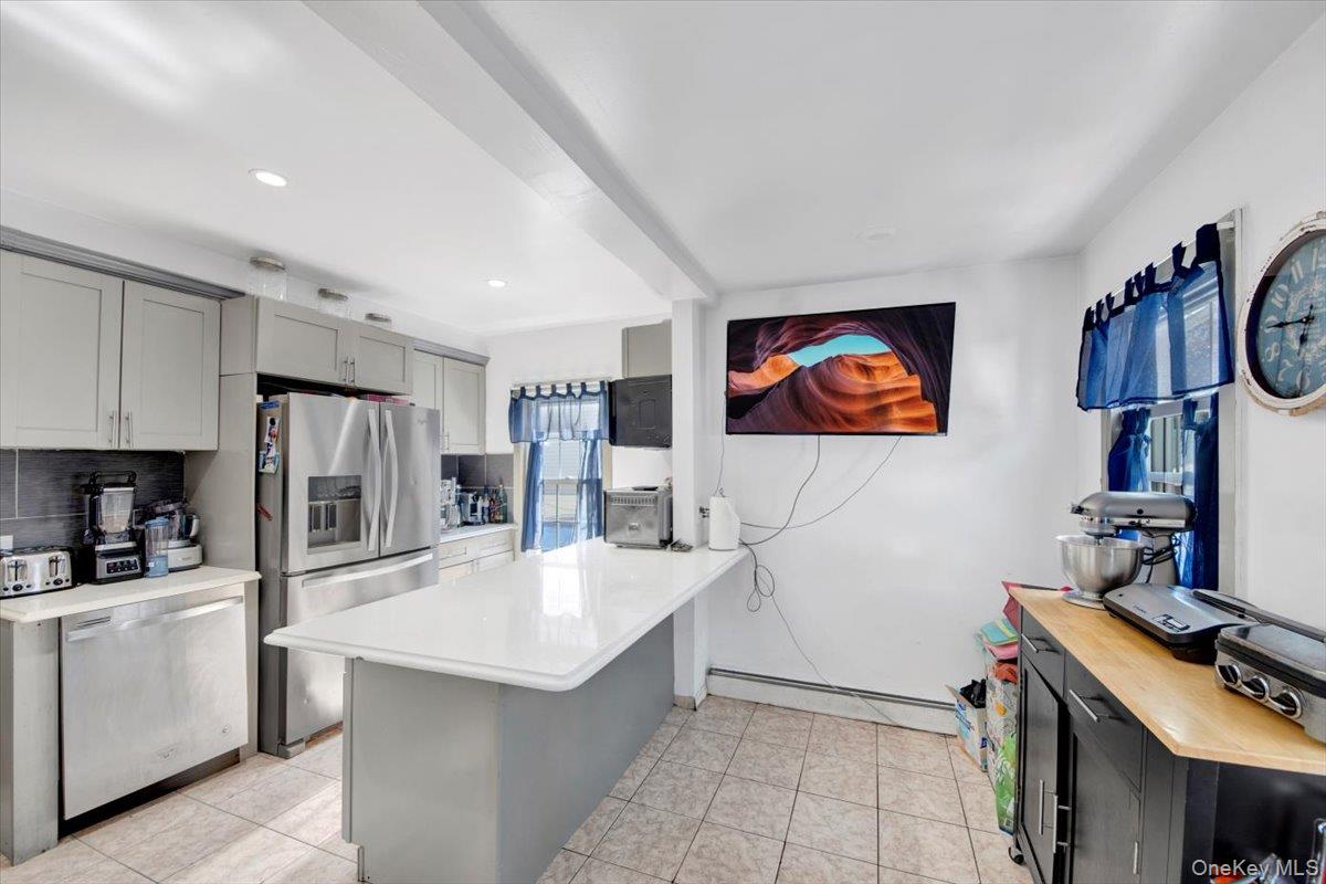 #7 photo, 4153 Gunther Avenue, Bronx , NY 10466