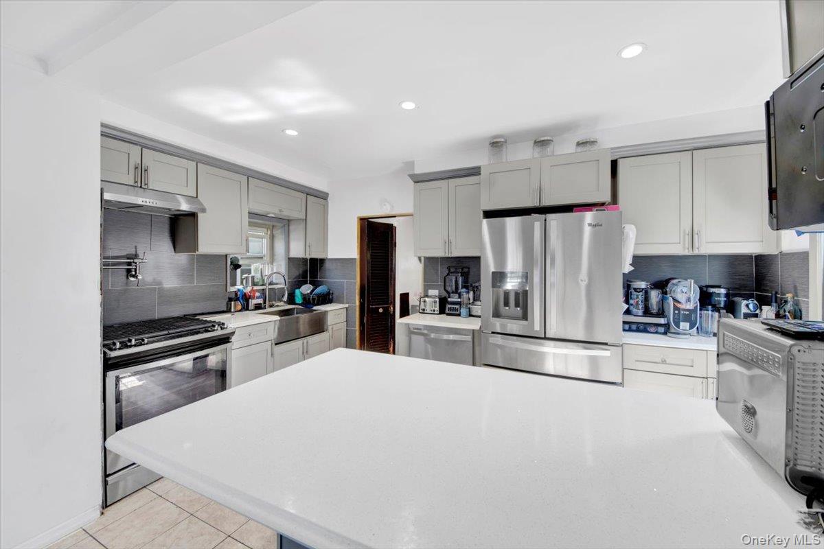 #8 photo, 4153 Gunther Avenue, Bronx , NY 10466