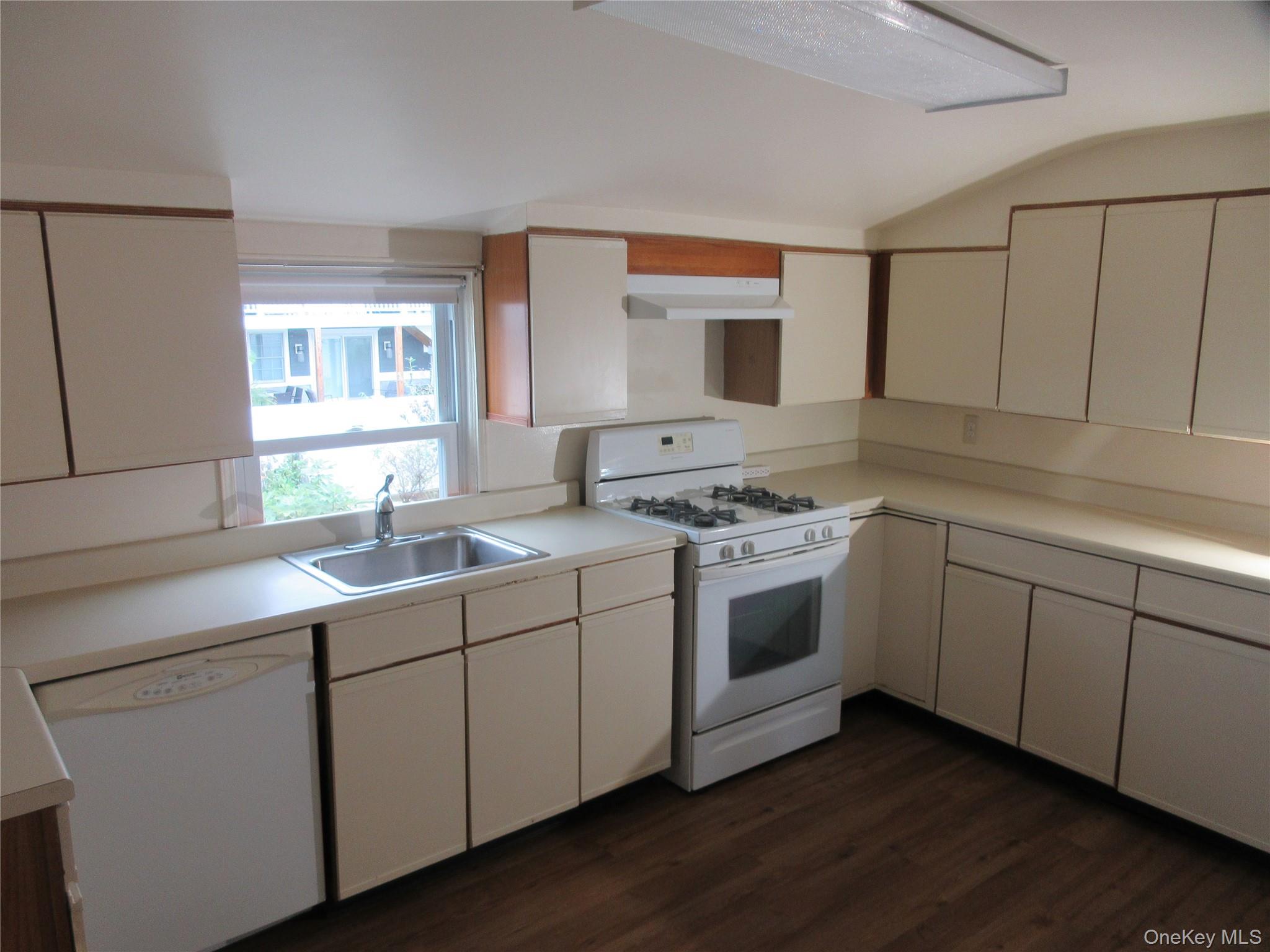 #14 photo, 98 Lincoln Avenue, West Harrison , NY 10604