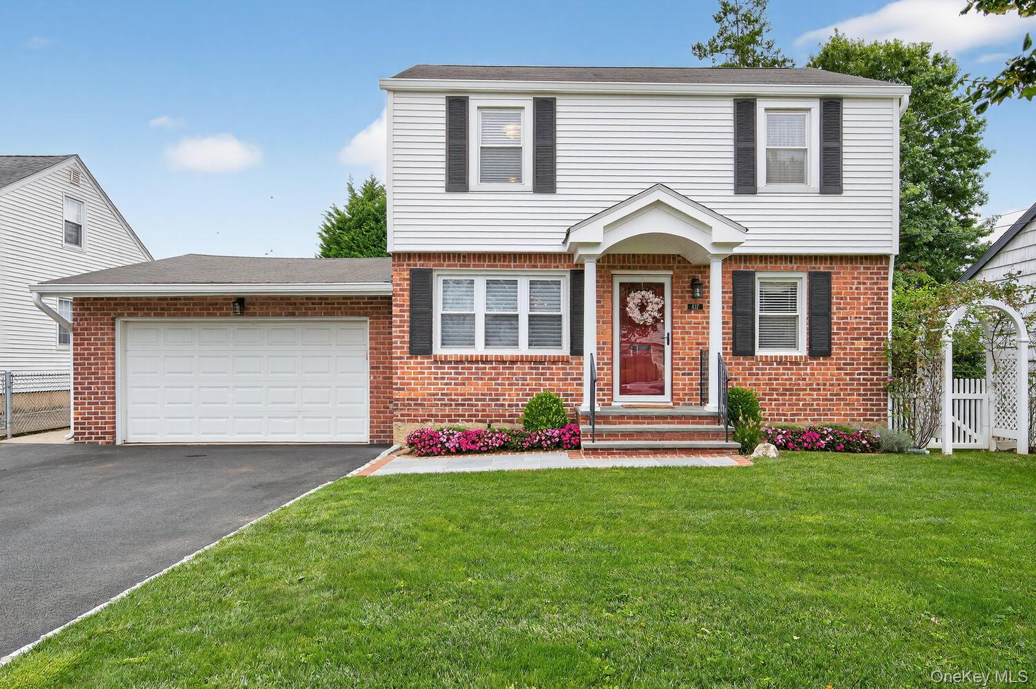 #1 photo, 437 Andrews Road, Mineola , NY 11501