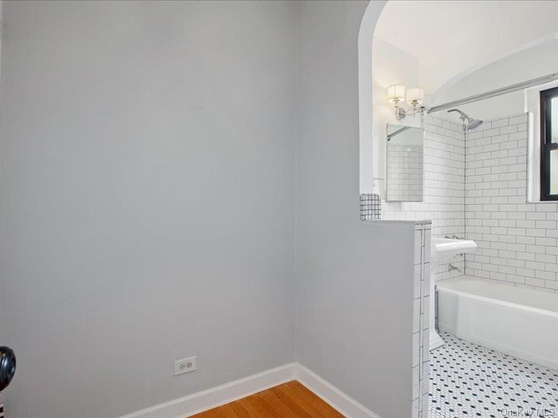 #5 photo, 96-11 65 Road, Rego Park , NY 11374